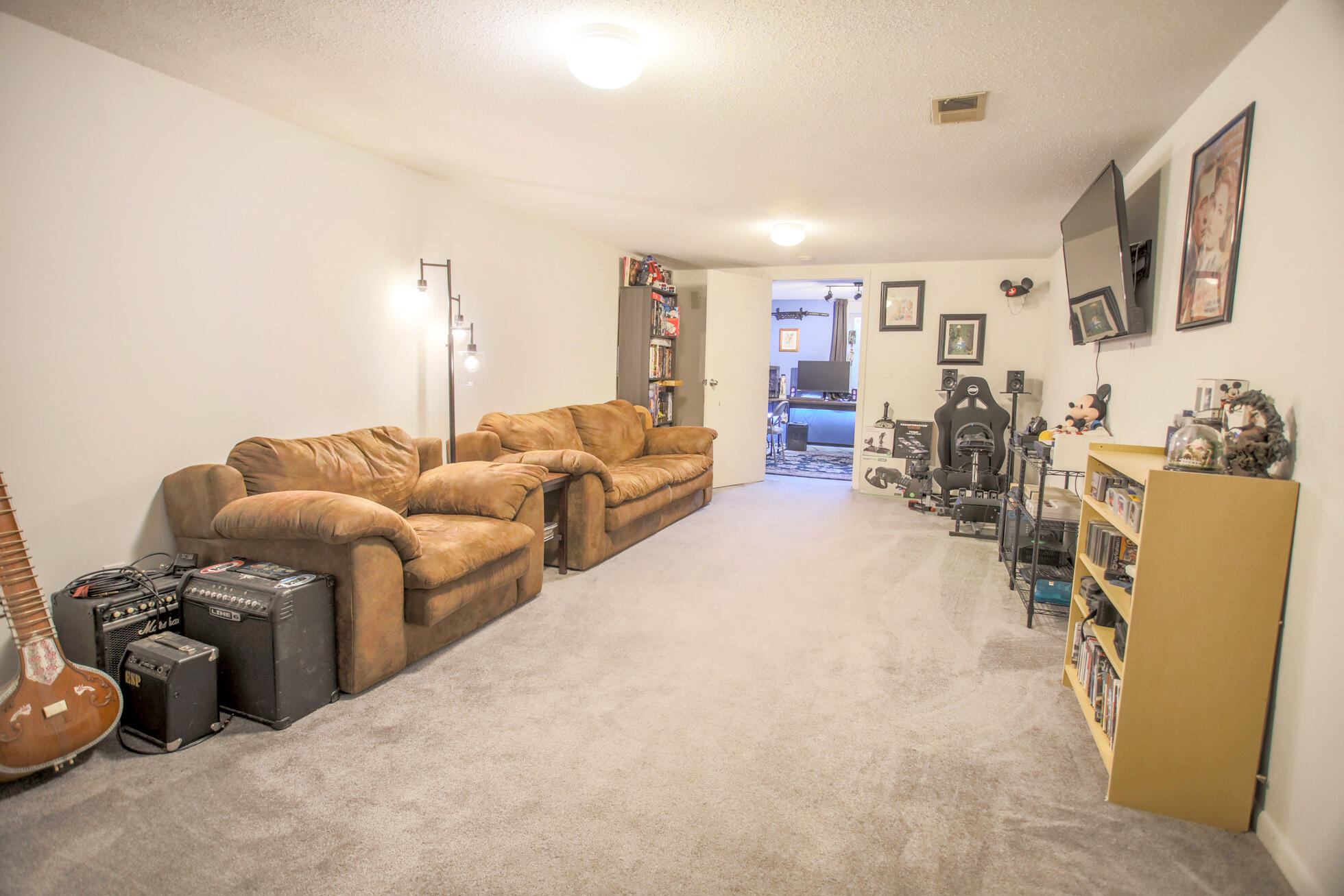 105 S DeKraft Avenue