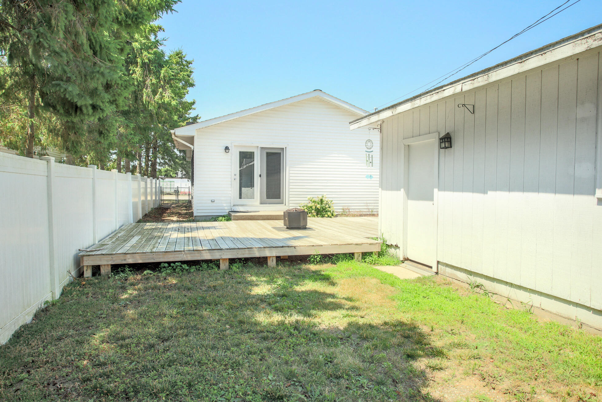 105 S DeKraft Avenue