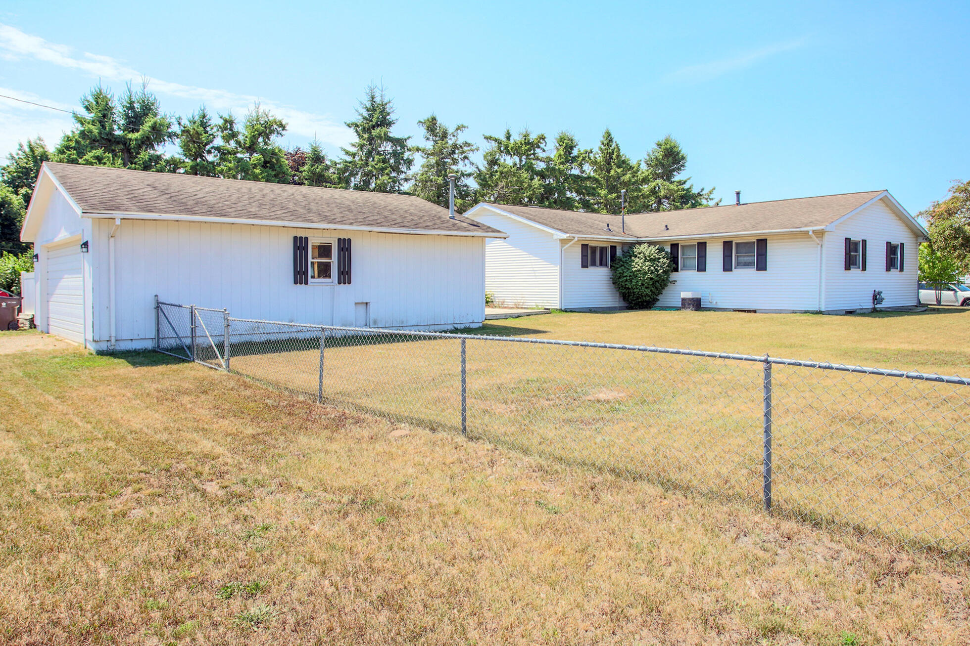 105 S DeKraft Avenue