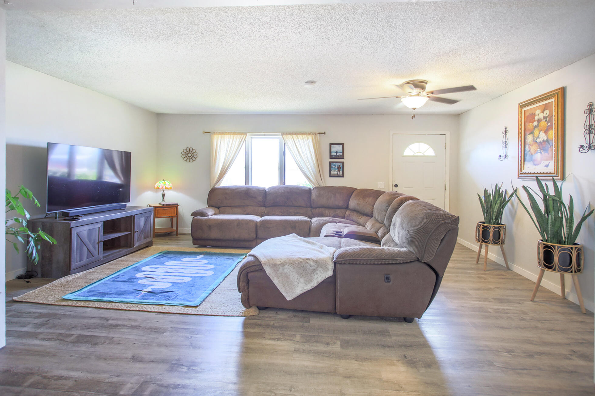 105 S DeKraft Avenue
