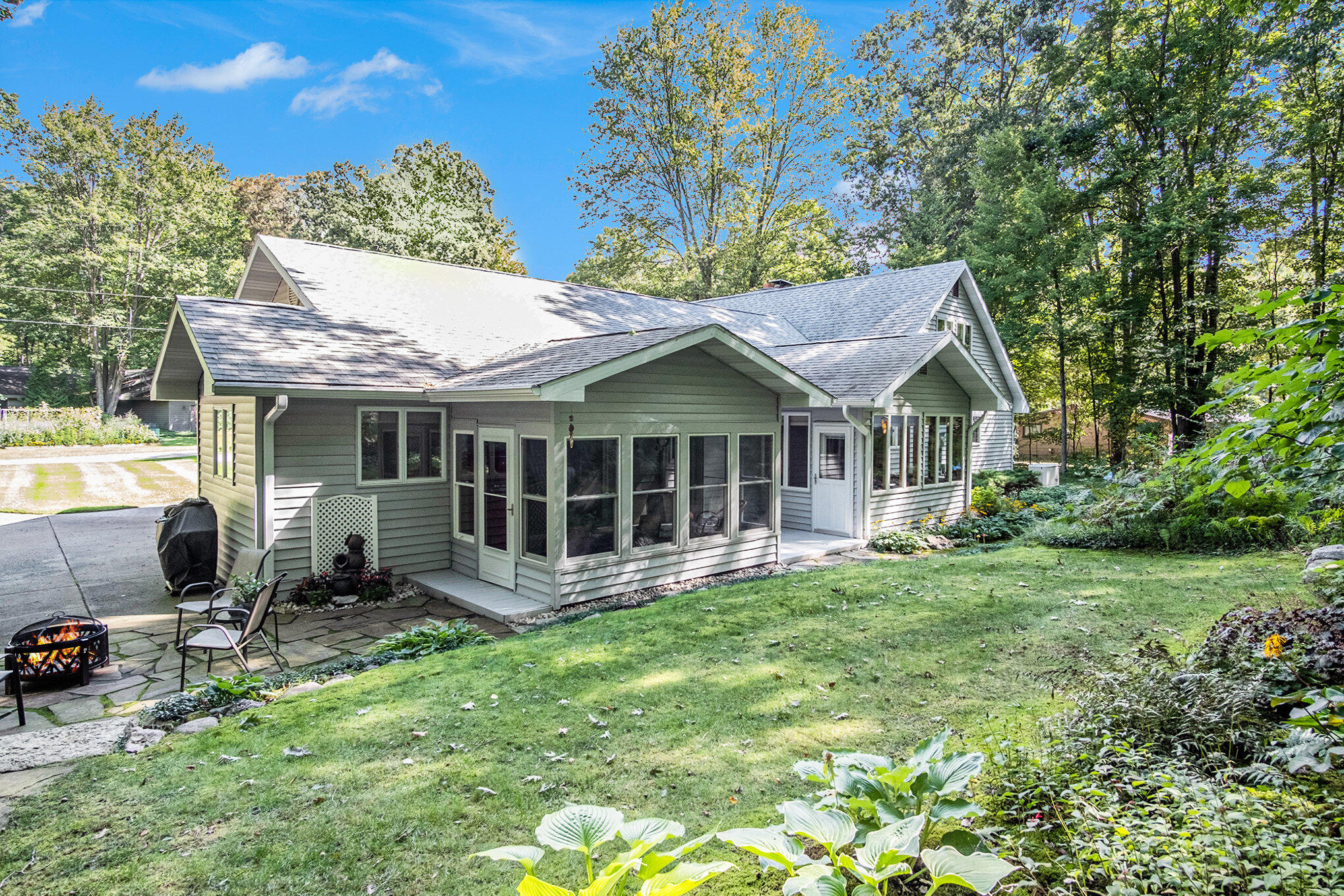 8463 Highland Trail