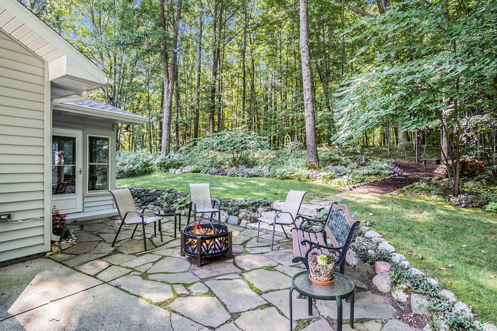 8463 Highland Trail