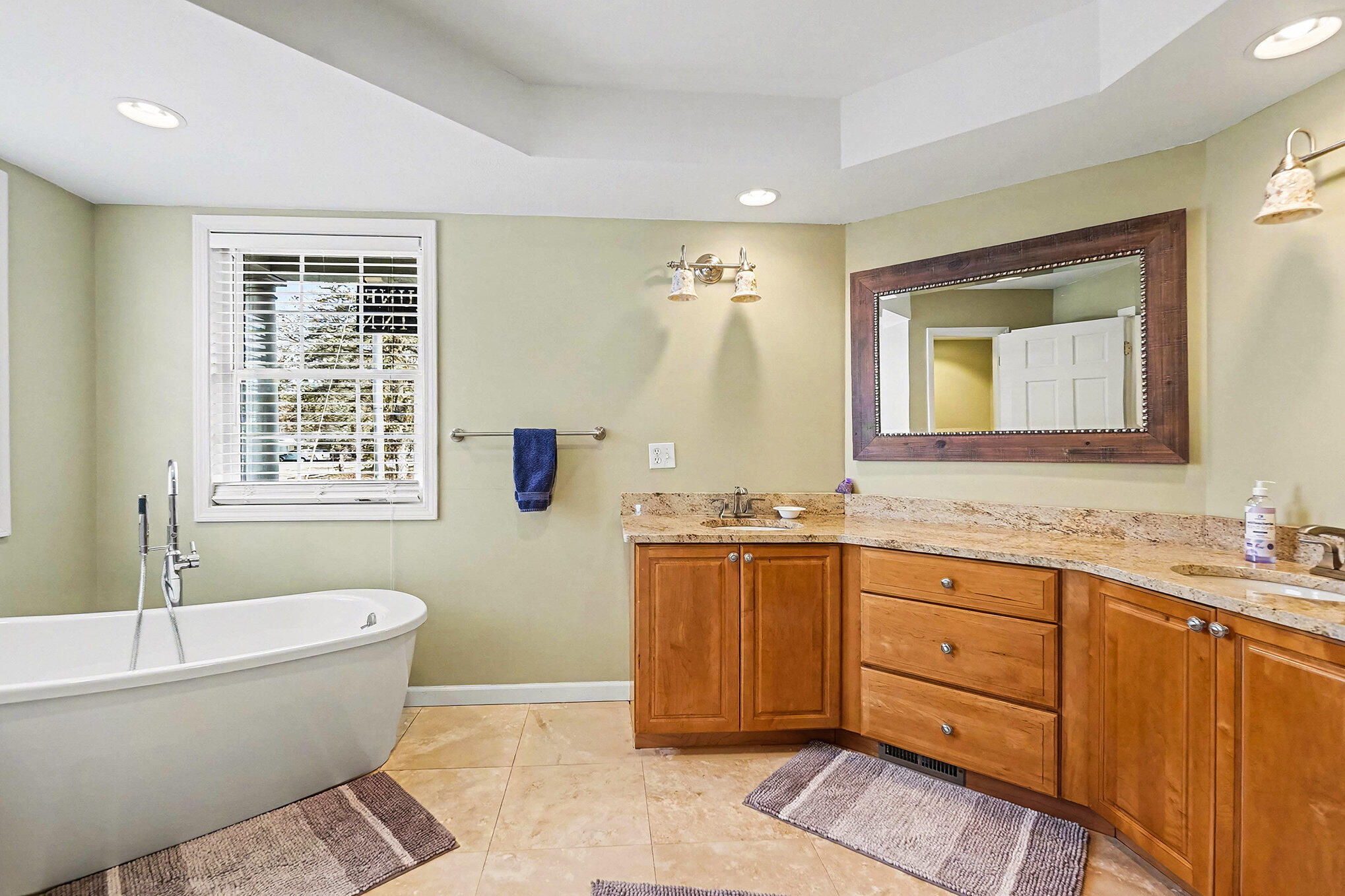 7663 Bay Meadow