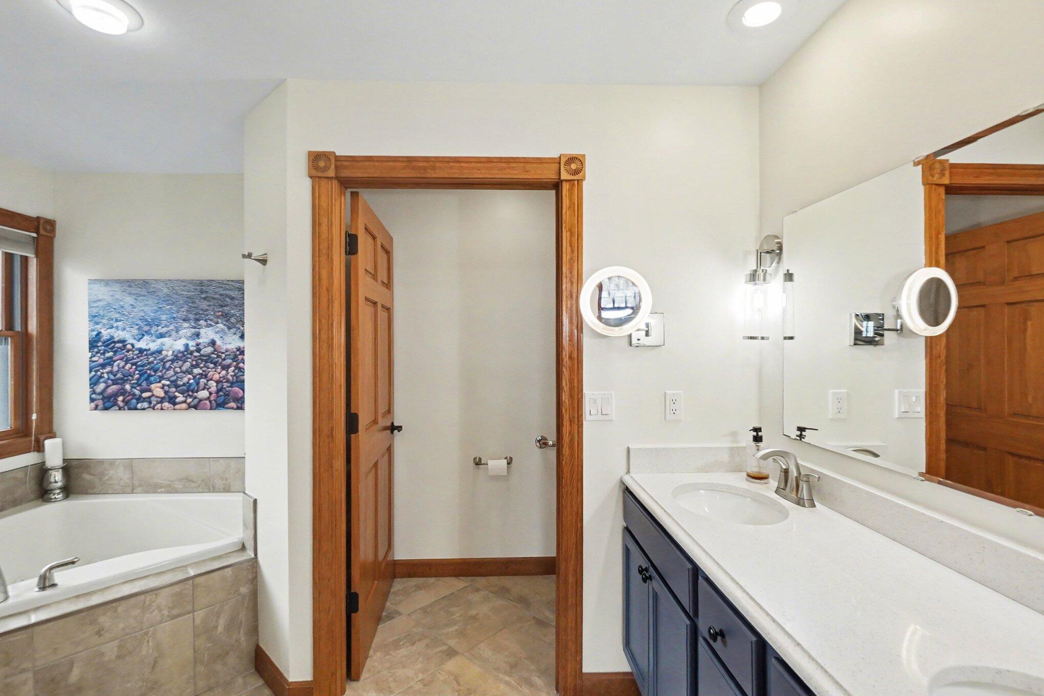 10085 Holly Lane