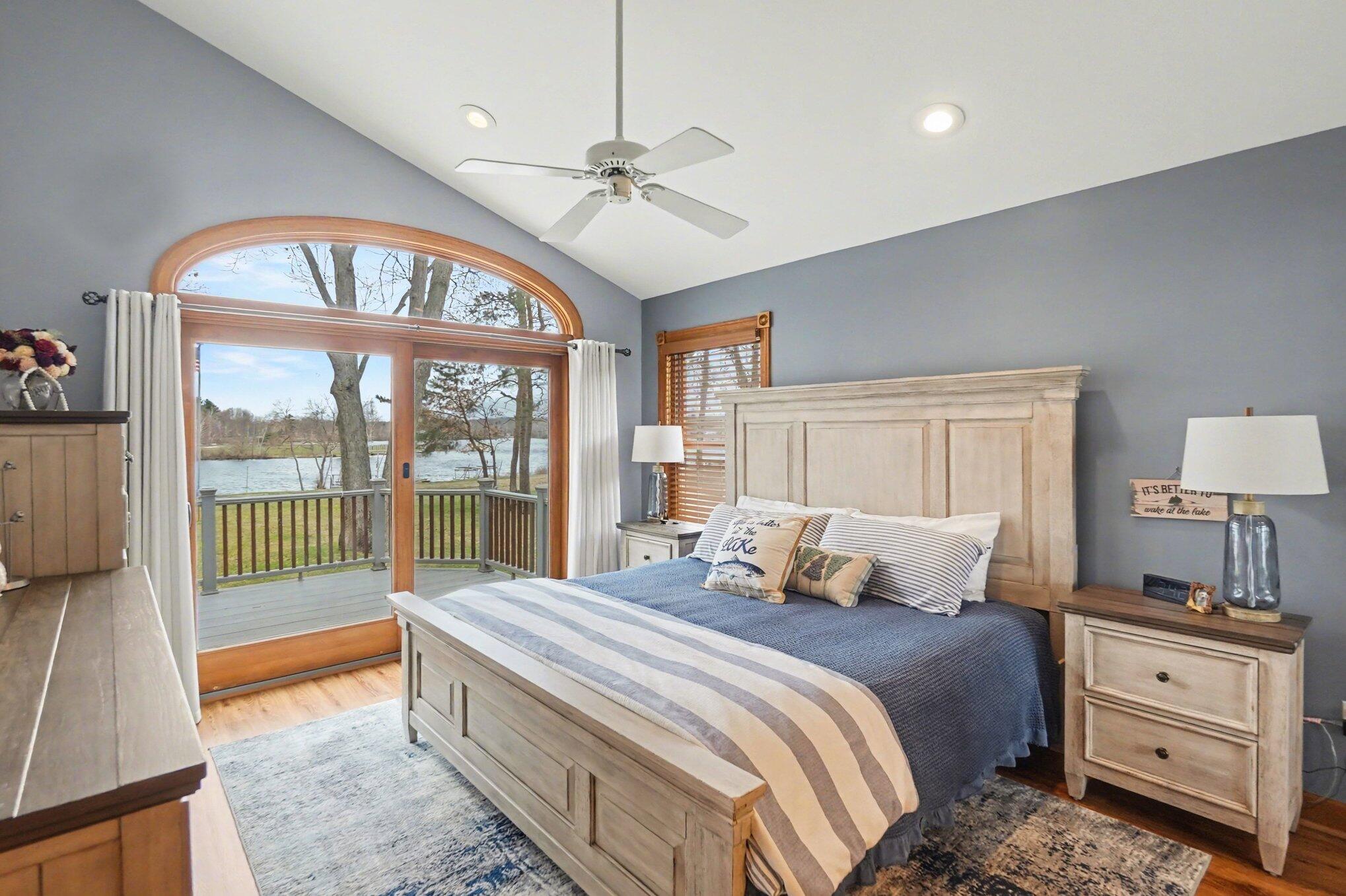 10085 Holly Lane