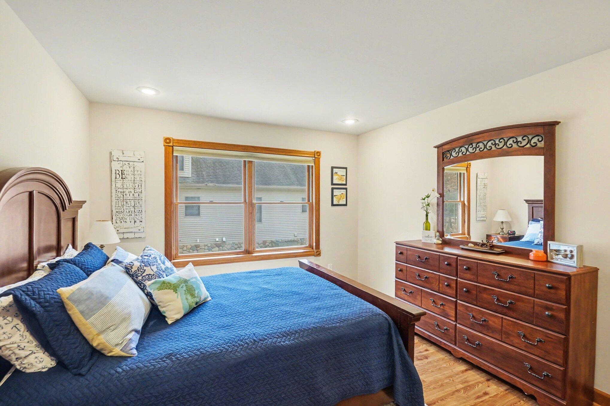 10085 Holly Lane