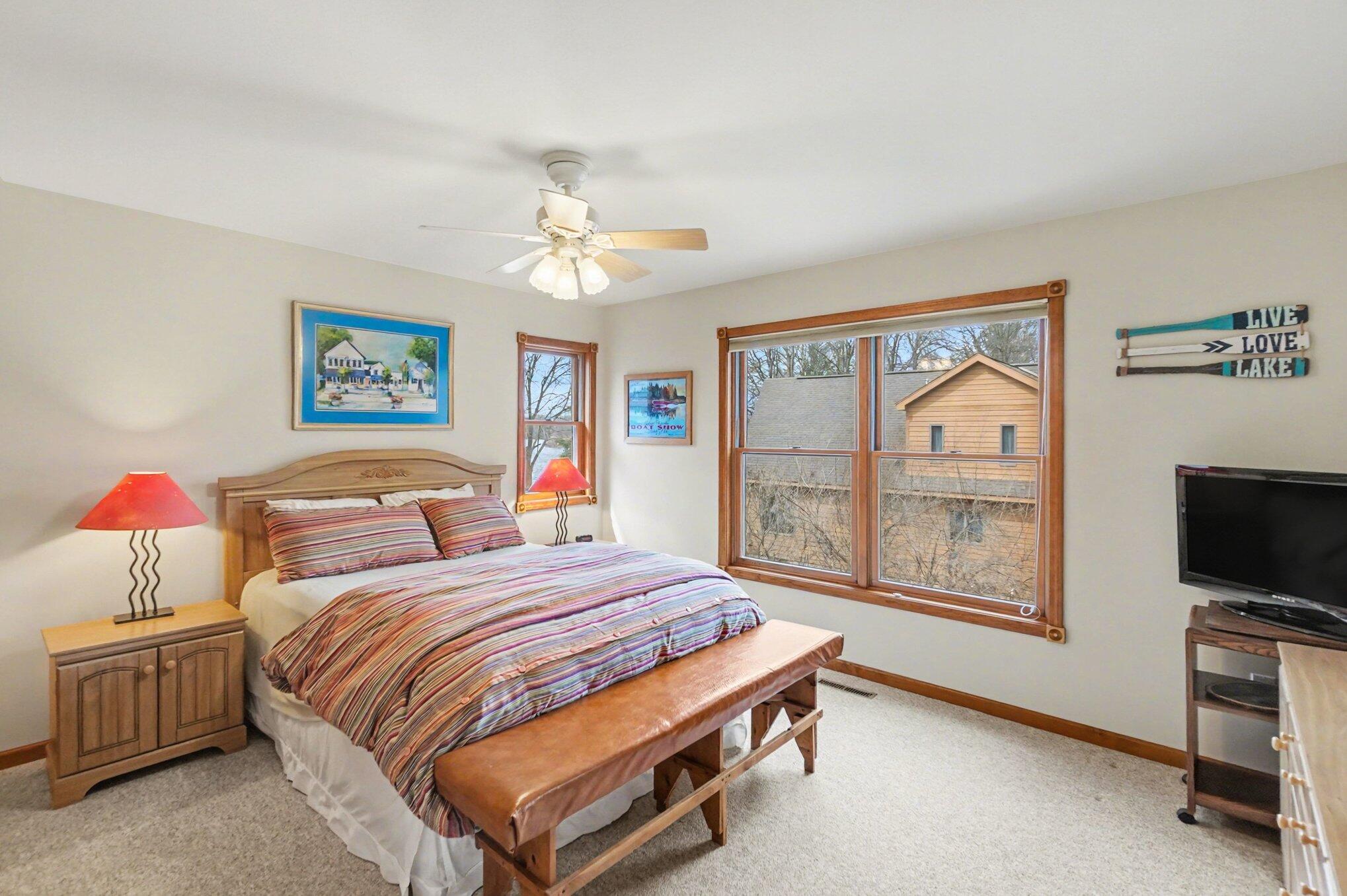 10085 Holly Lane