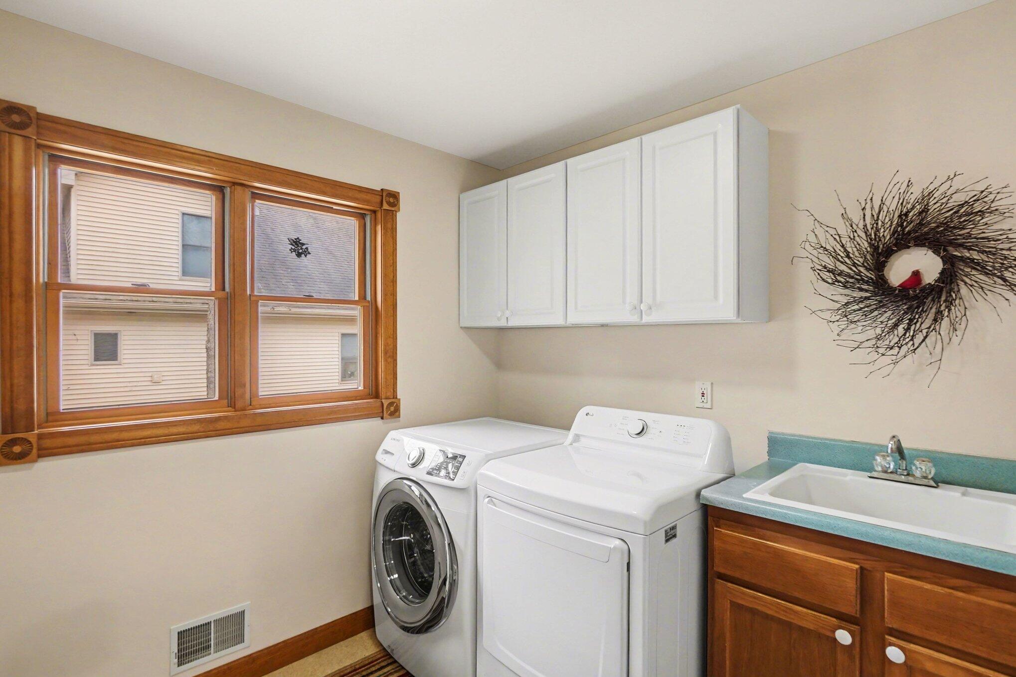 10085 Holly Lane