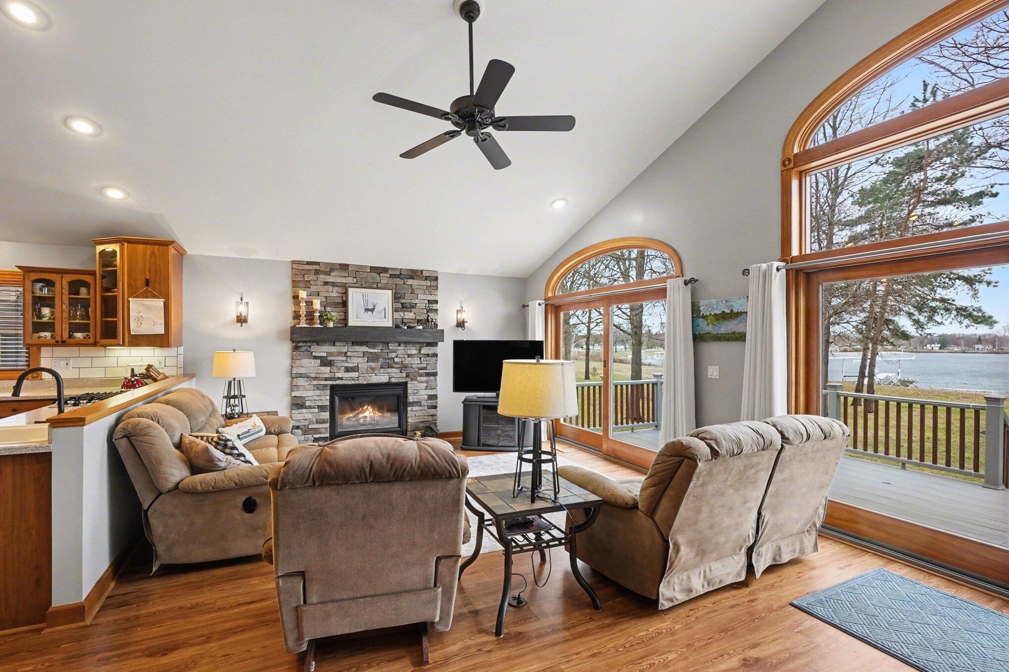 10085 Holly Lane