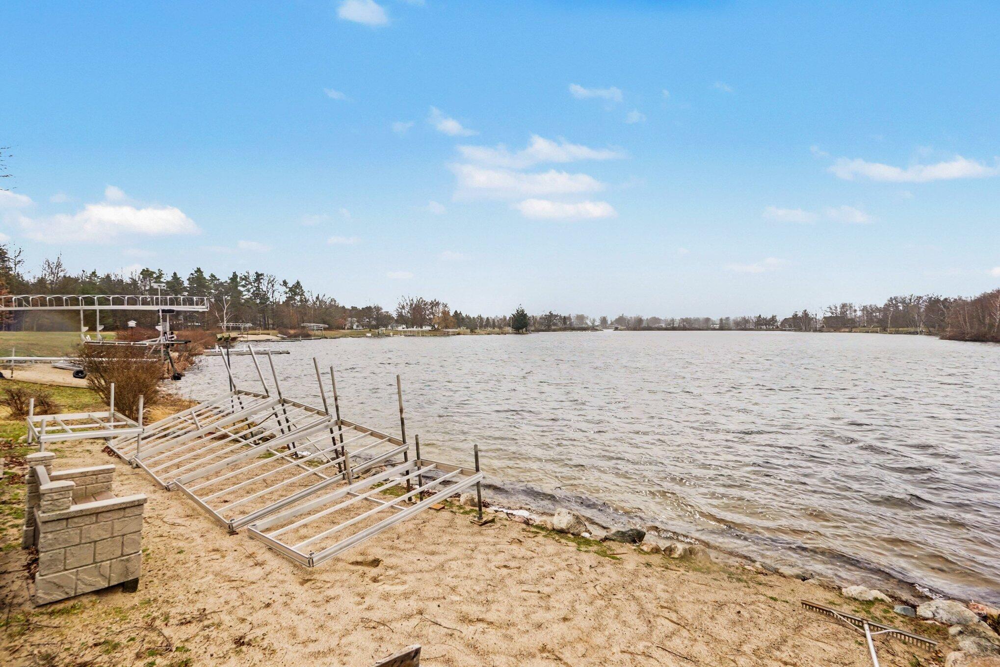 10085 Holly Lane