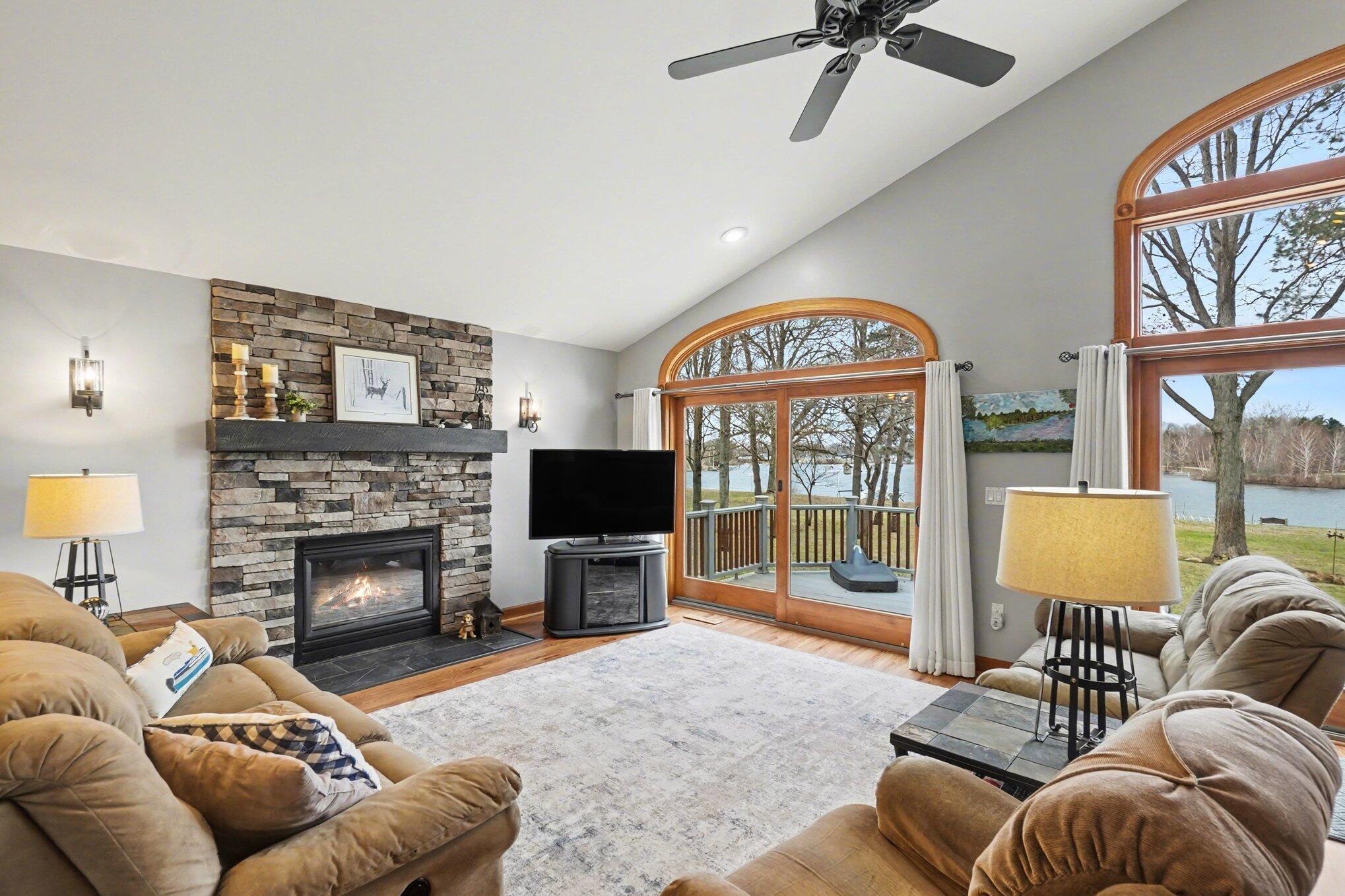 10085 Holly Lane