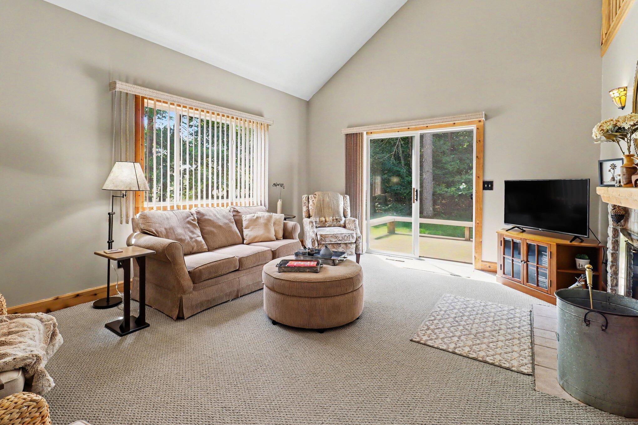 10035 Hawthorne Lane