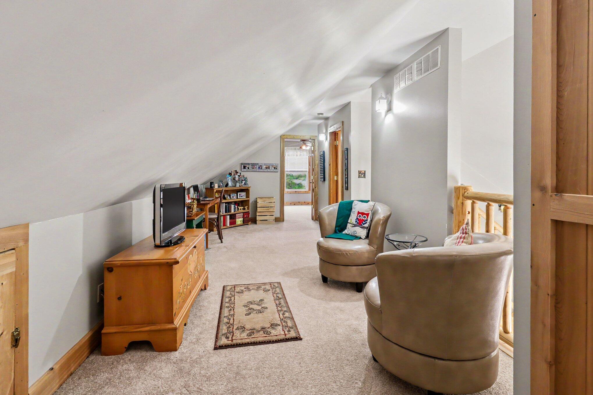 10035 Hawthorne Lane