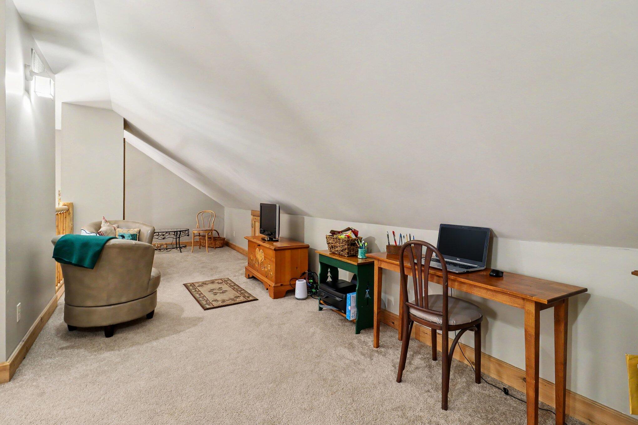 10035 Hawthorne Lane