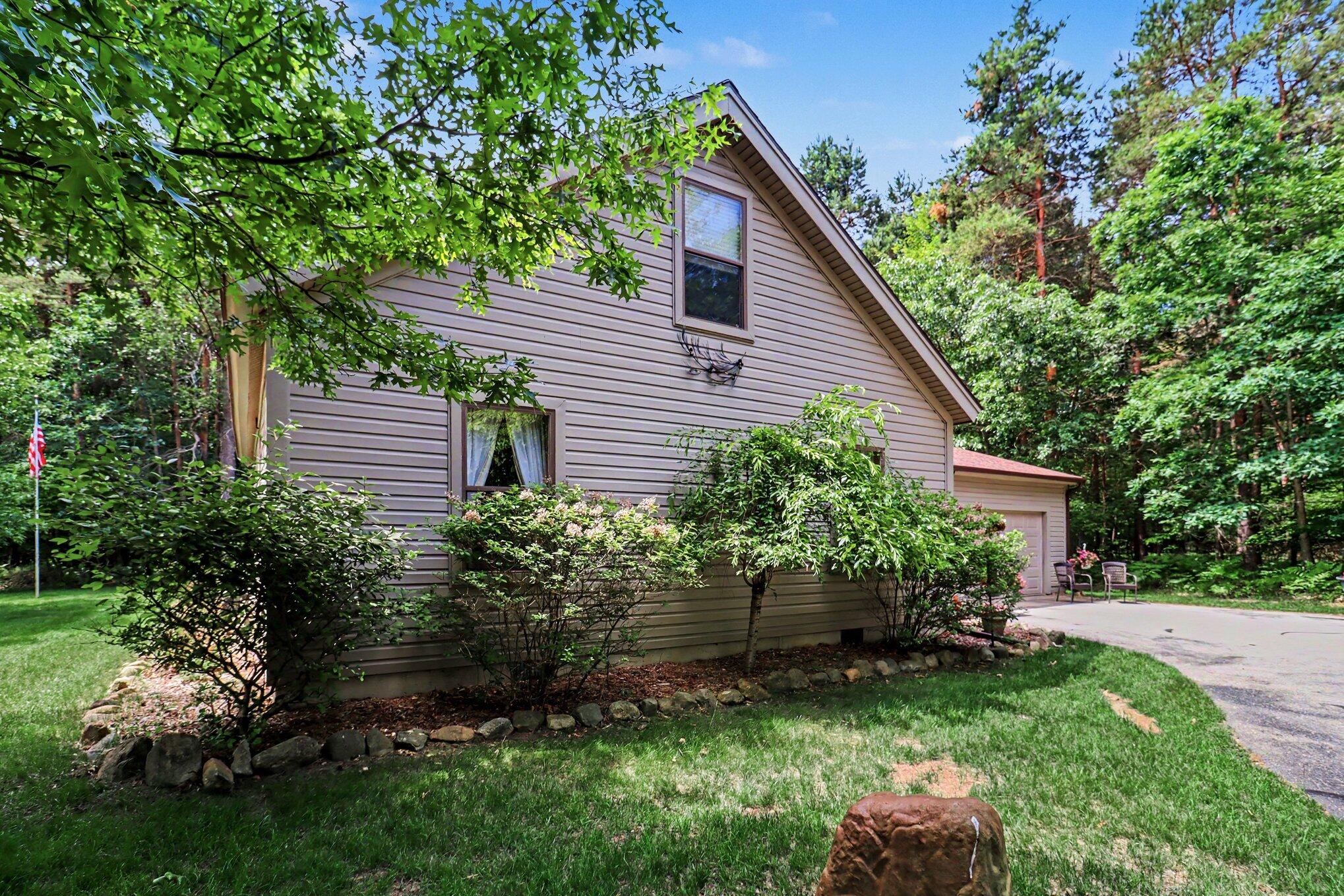 10035 Hawthorne Lane