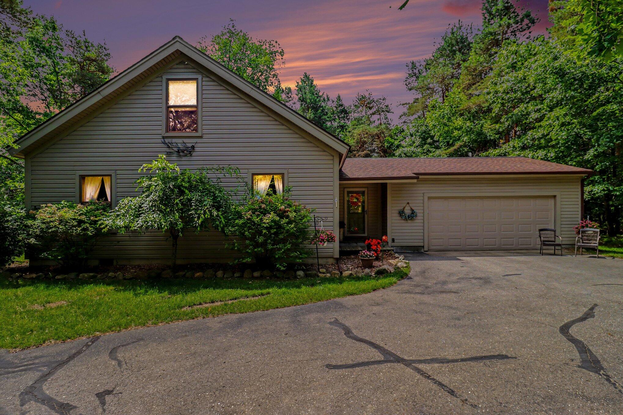 10035 Hawthorne Lane