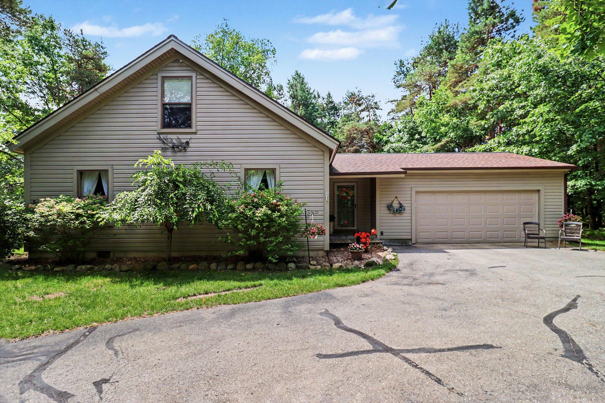10035 Hawthorne Lane