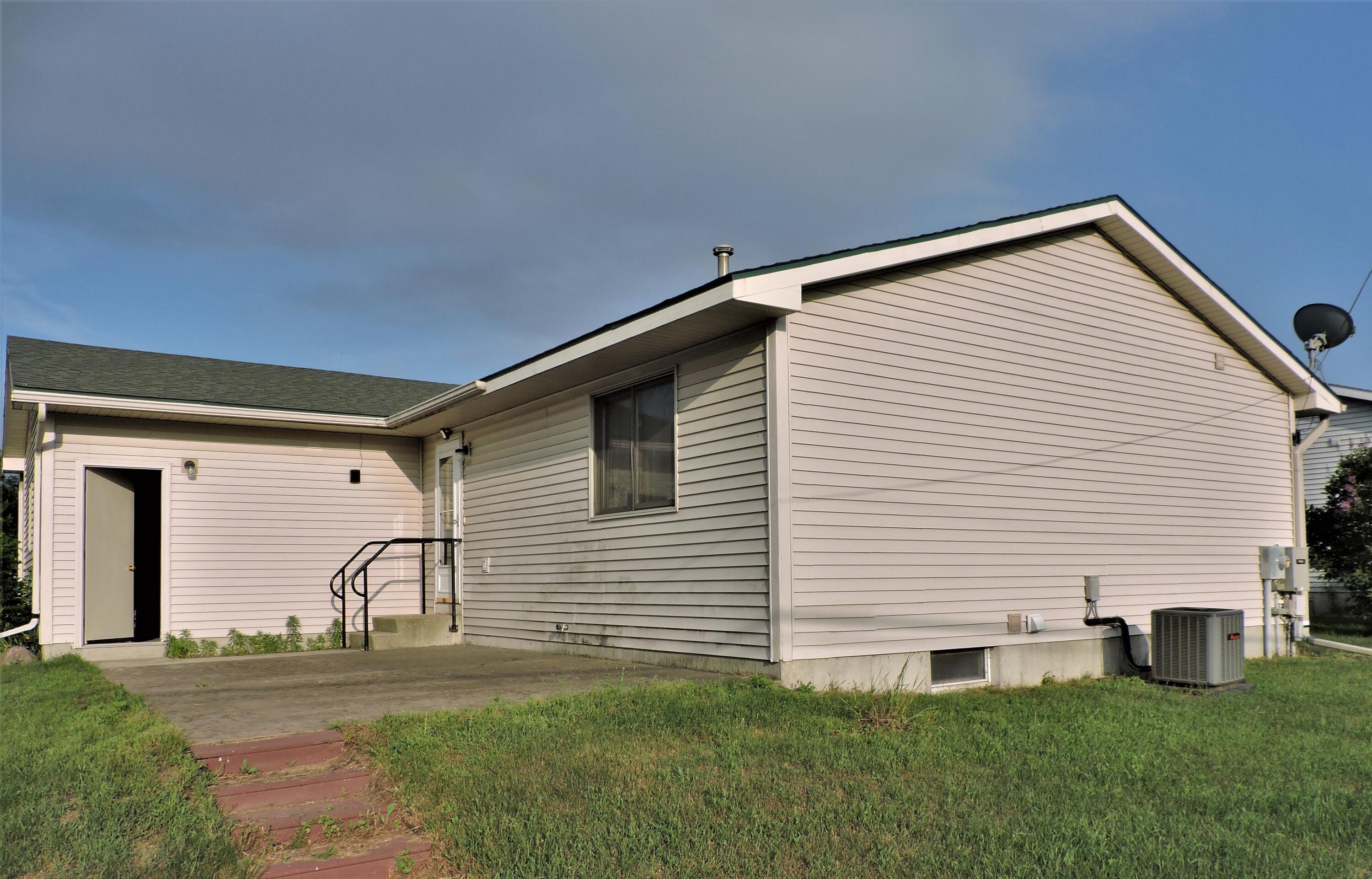 18163 Meadow Lane