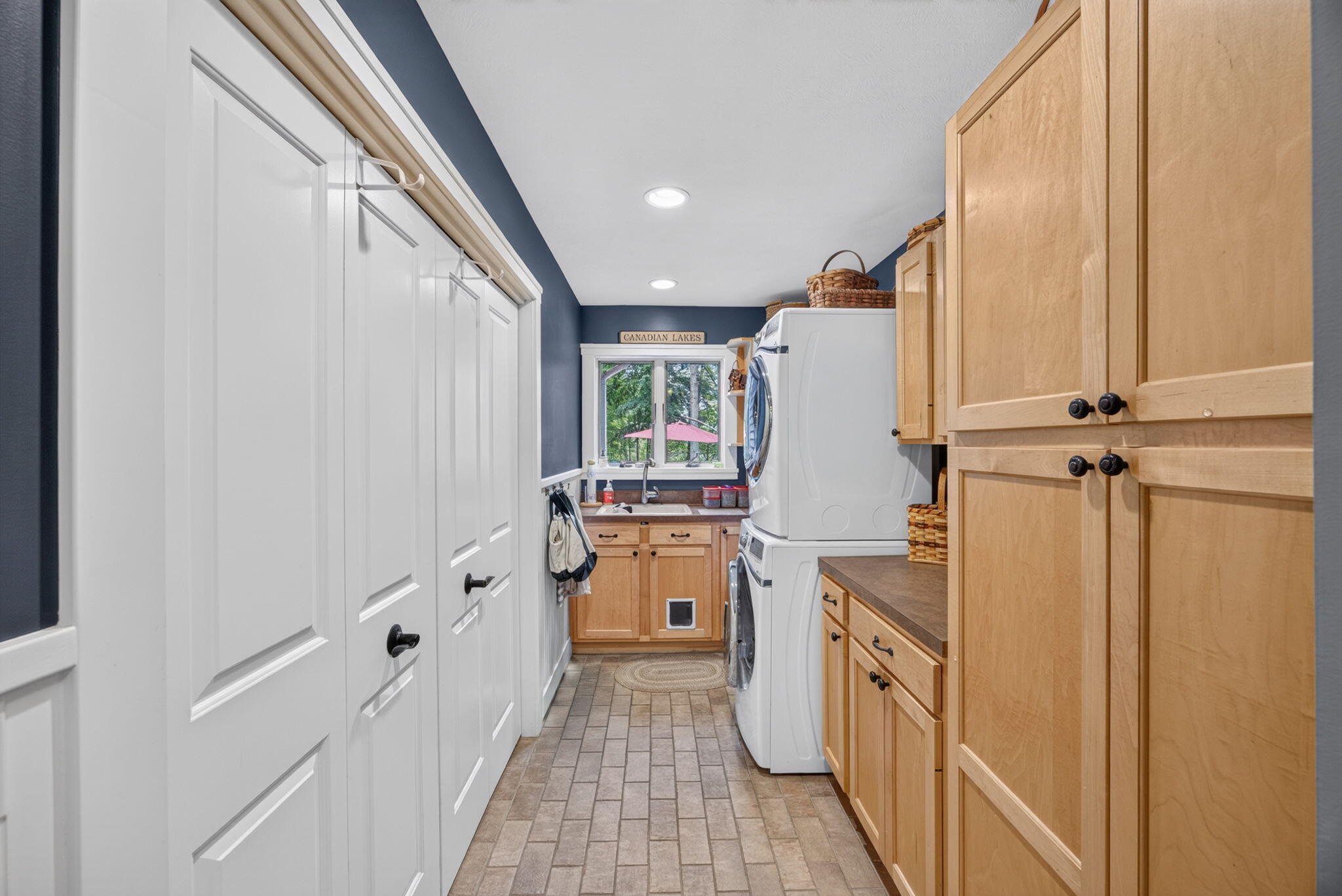 9443 Clubhouse Drive W