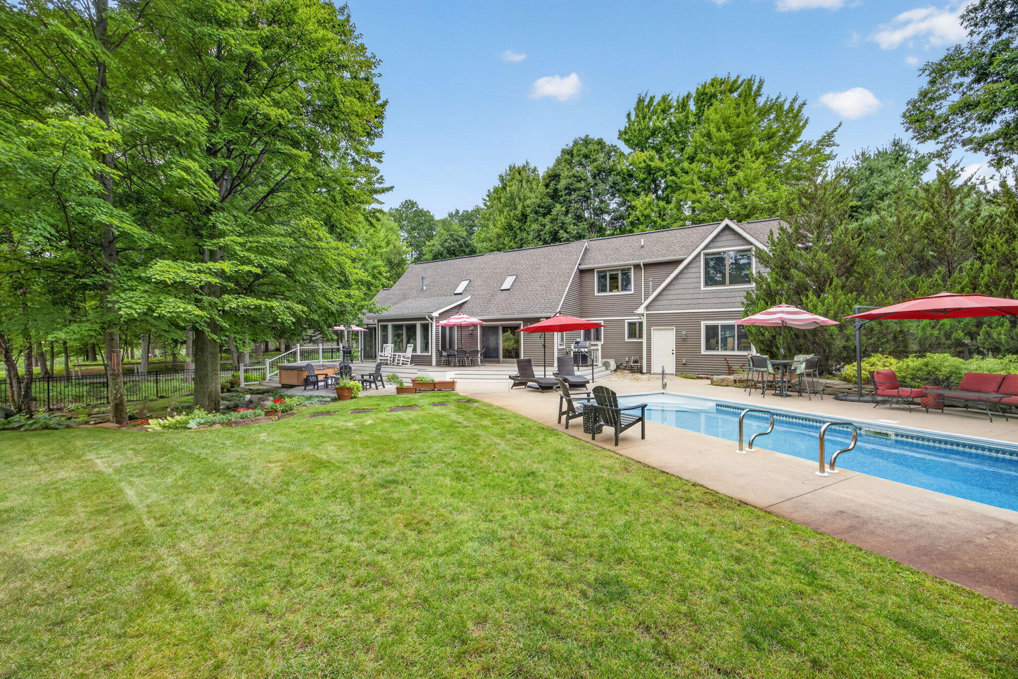 9443 Clubhouse Drive W