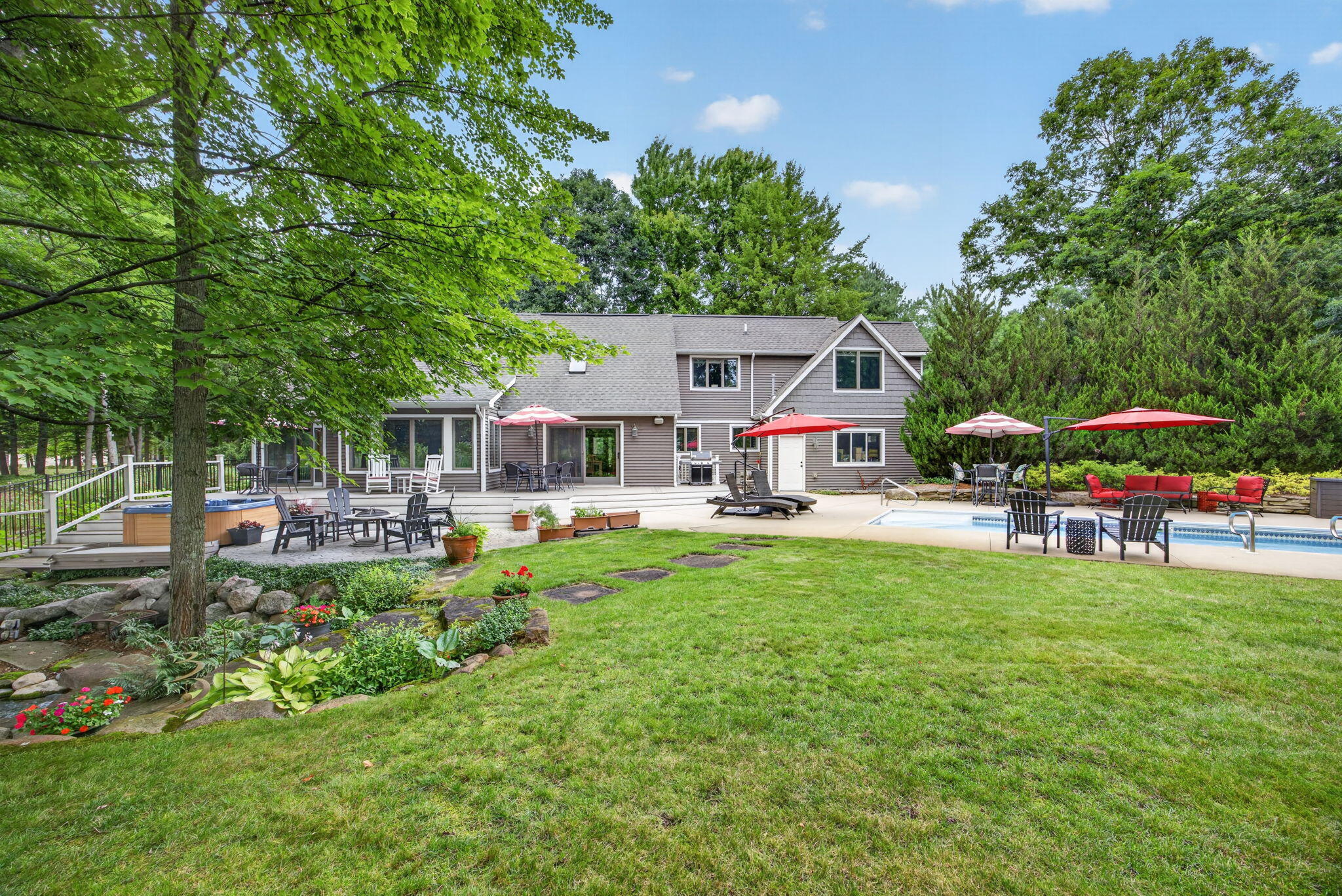 9443 Clubhouse Drive W