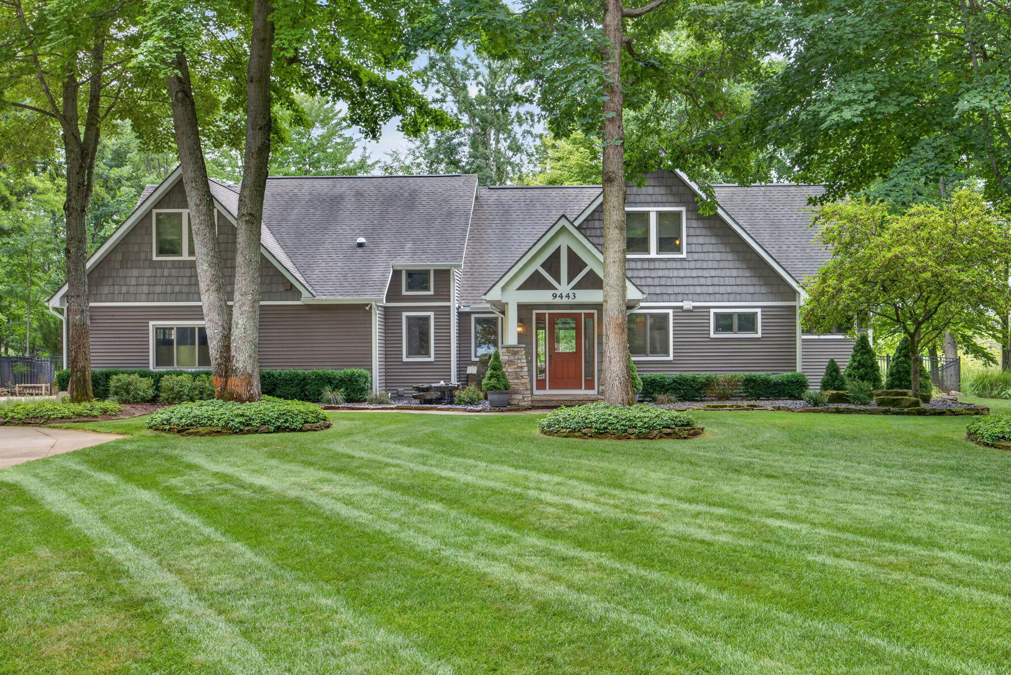 9443 Clubhouse Drive W