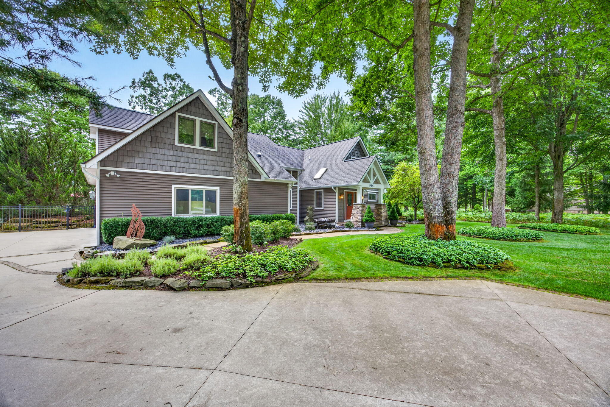 9443 Clubhouse Drive W