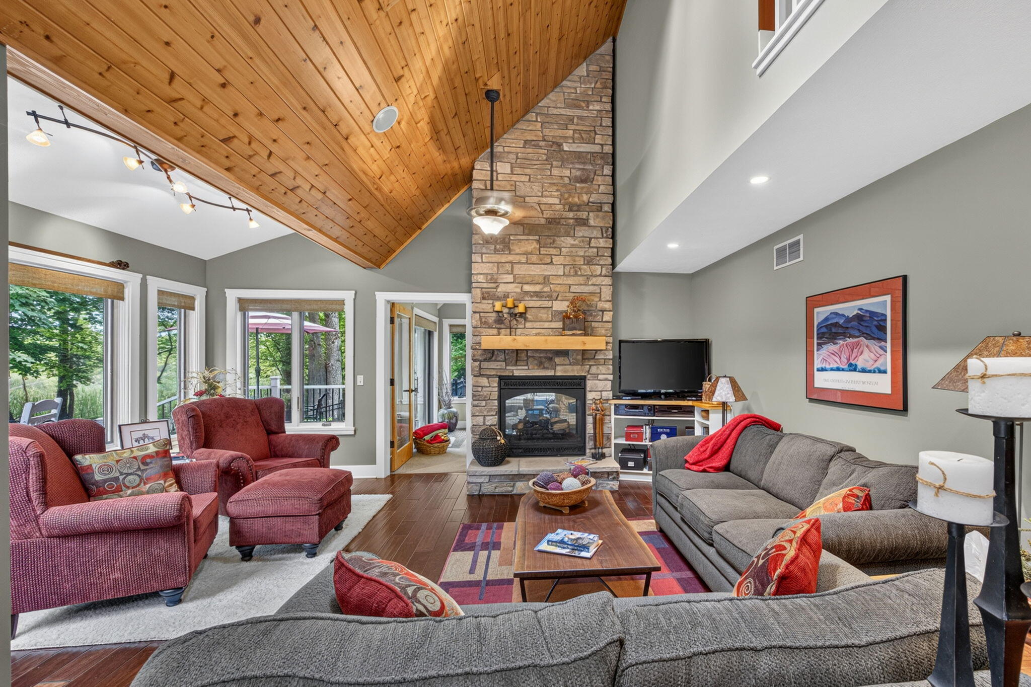 9443 Clubhouse Drive W