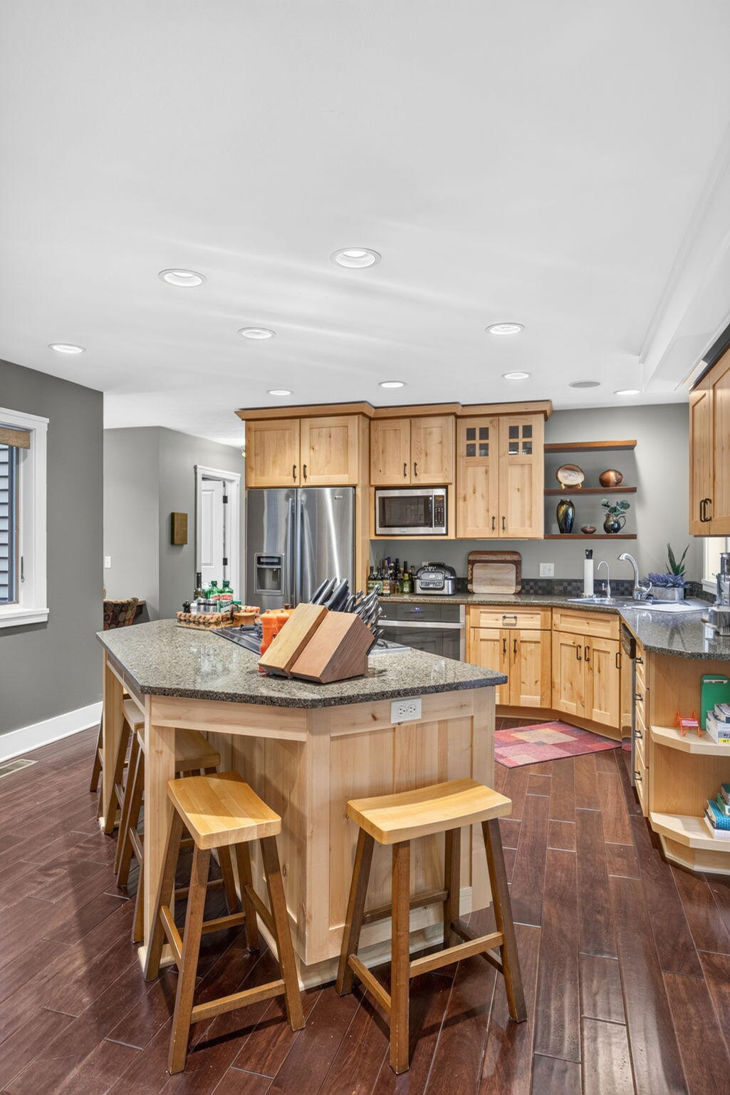 9443 Clubhouse Drive W