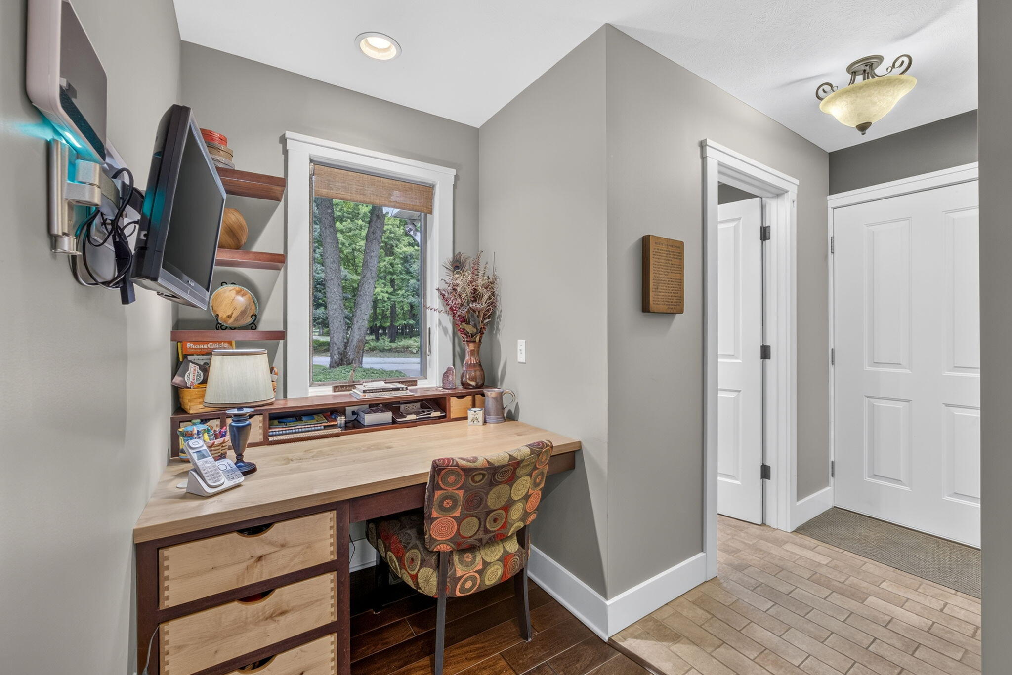 9443 Clubhouse Drive W