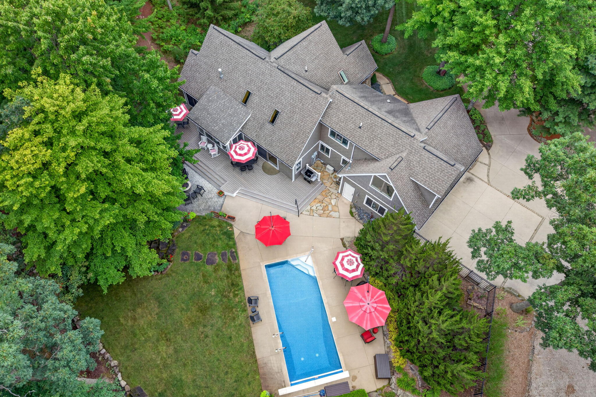 9443 Clubhouse Drive W