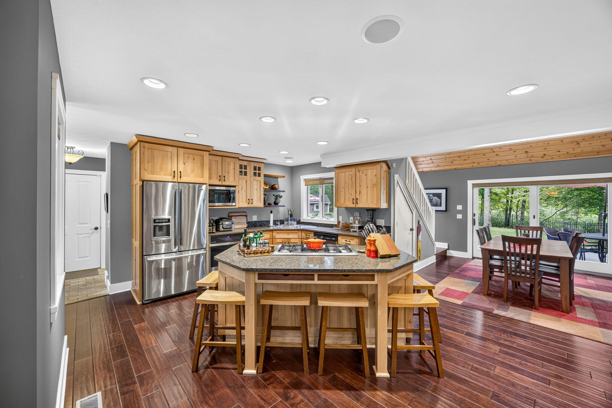 9443 Clubhouse Drive W