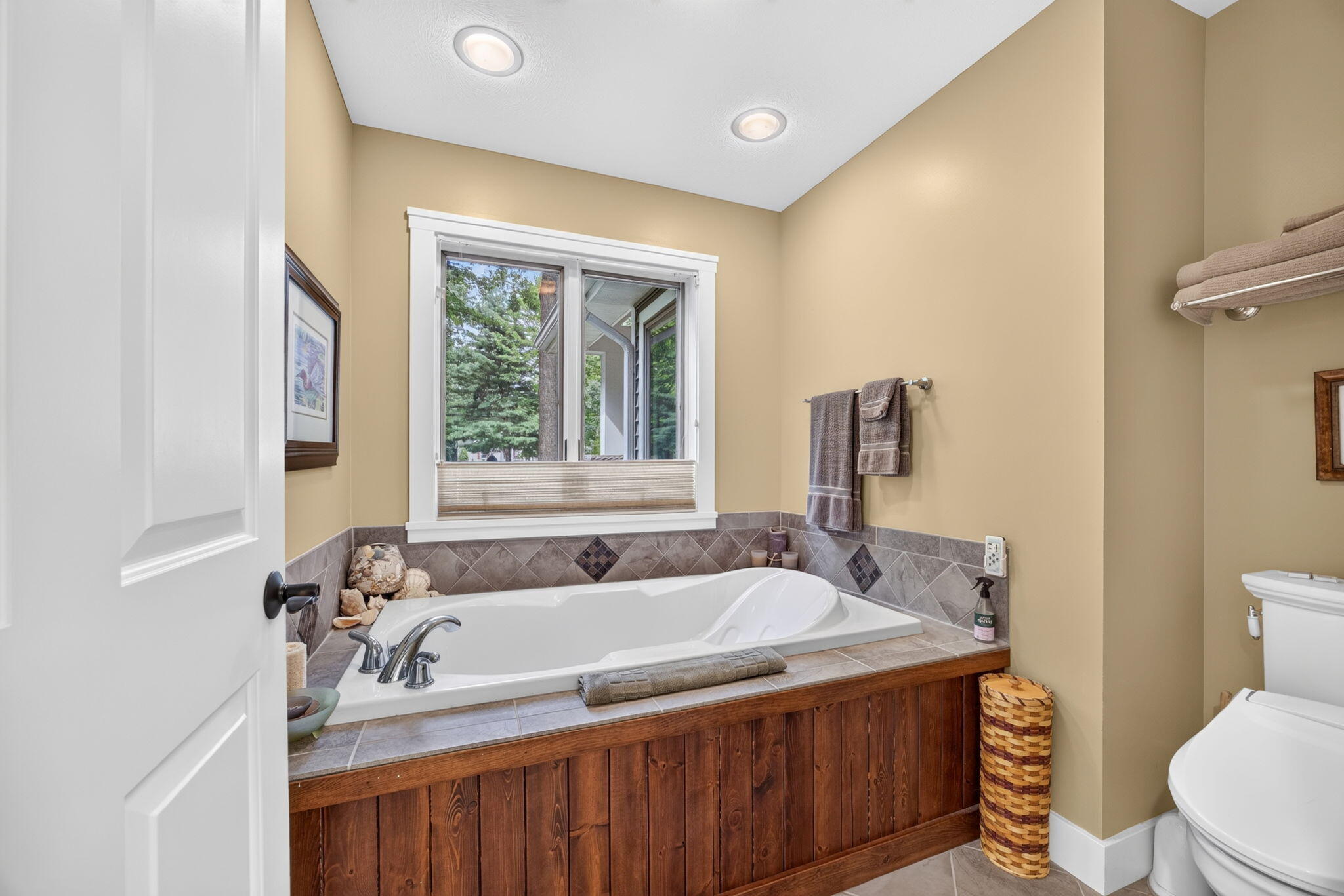 9443 Clubhouse Drive W