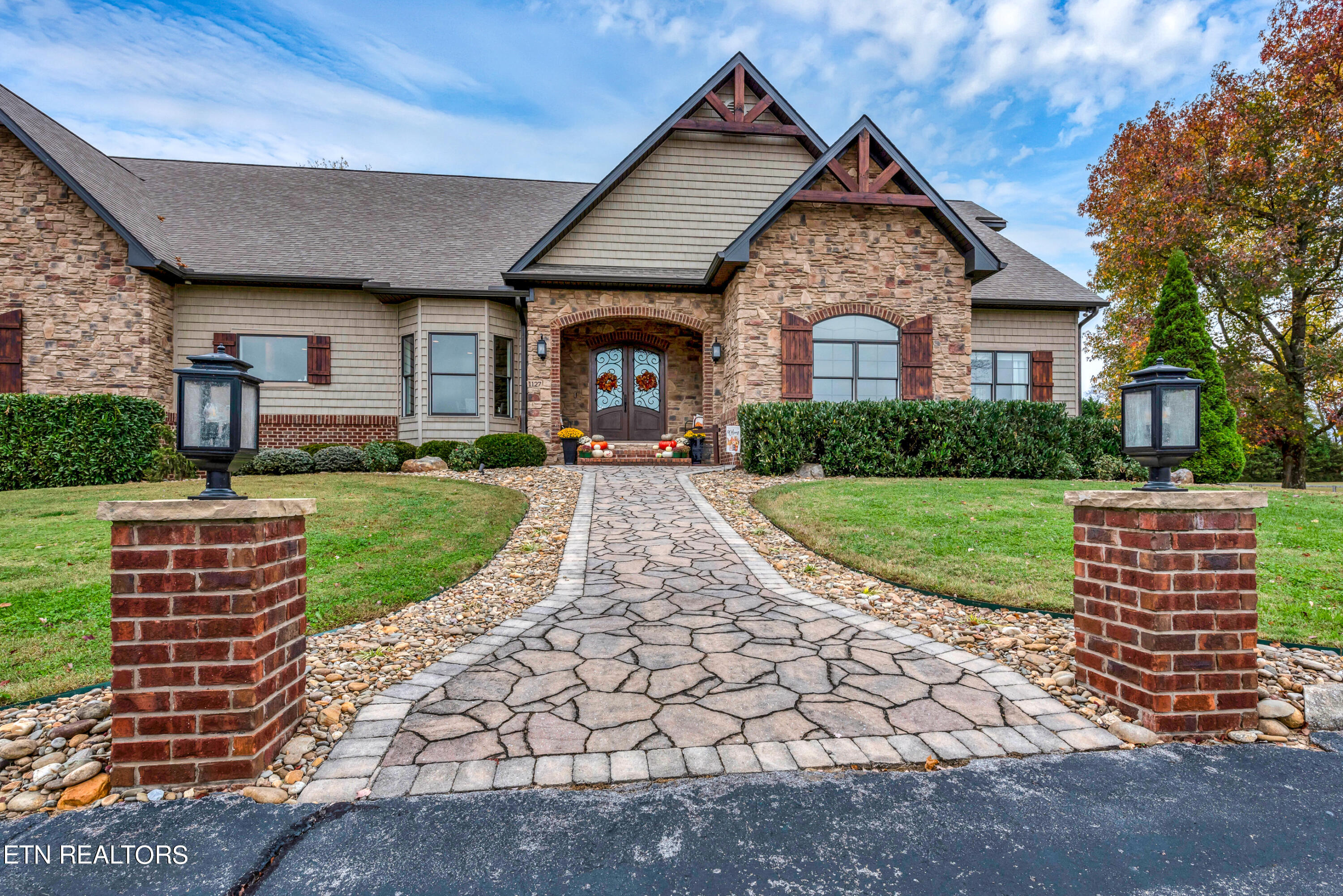 1127 N Heritage Drive