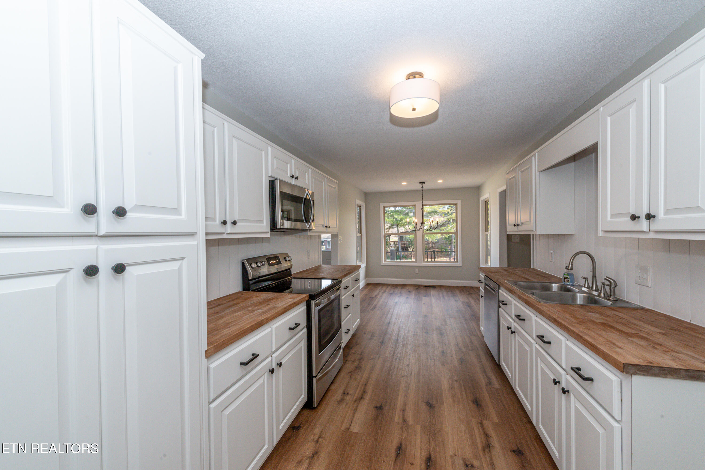 1828 Westcliff Drive