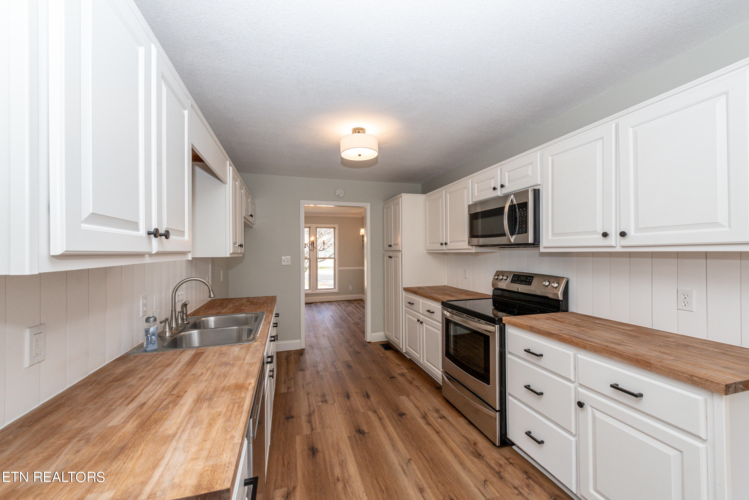 1828 Westcliff Drive