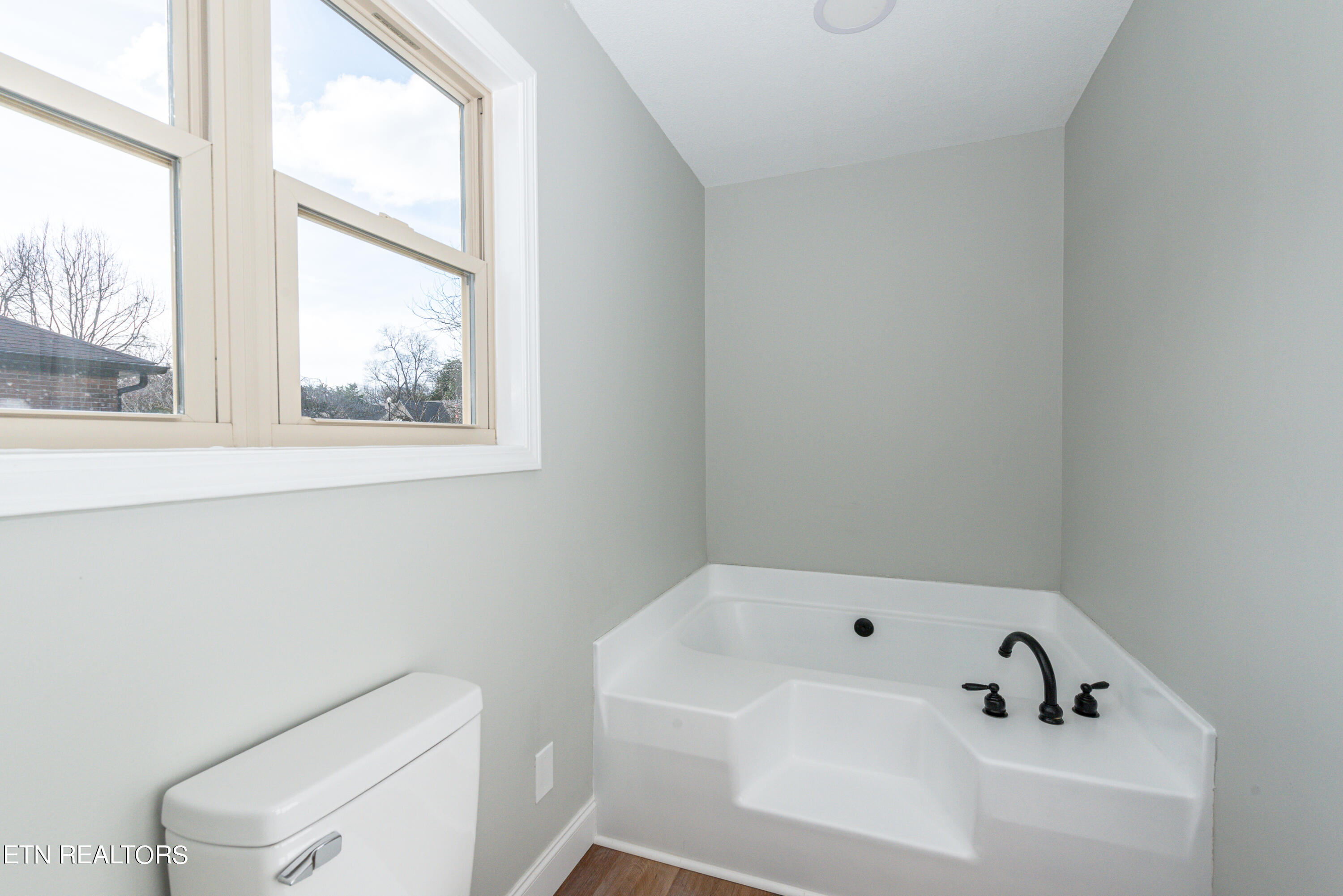 1828 Westcliff Drive