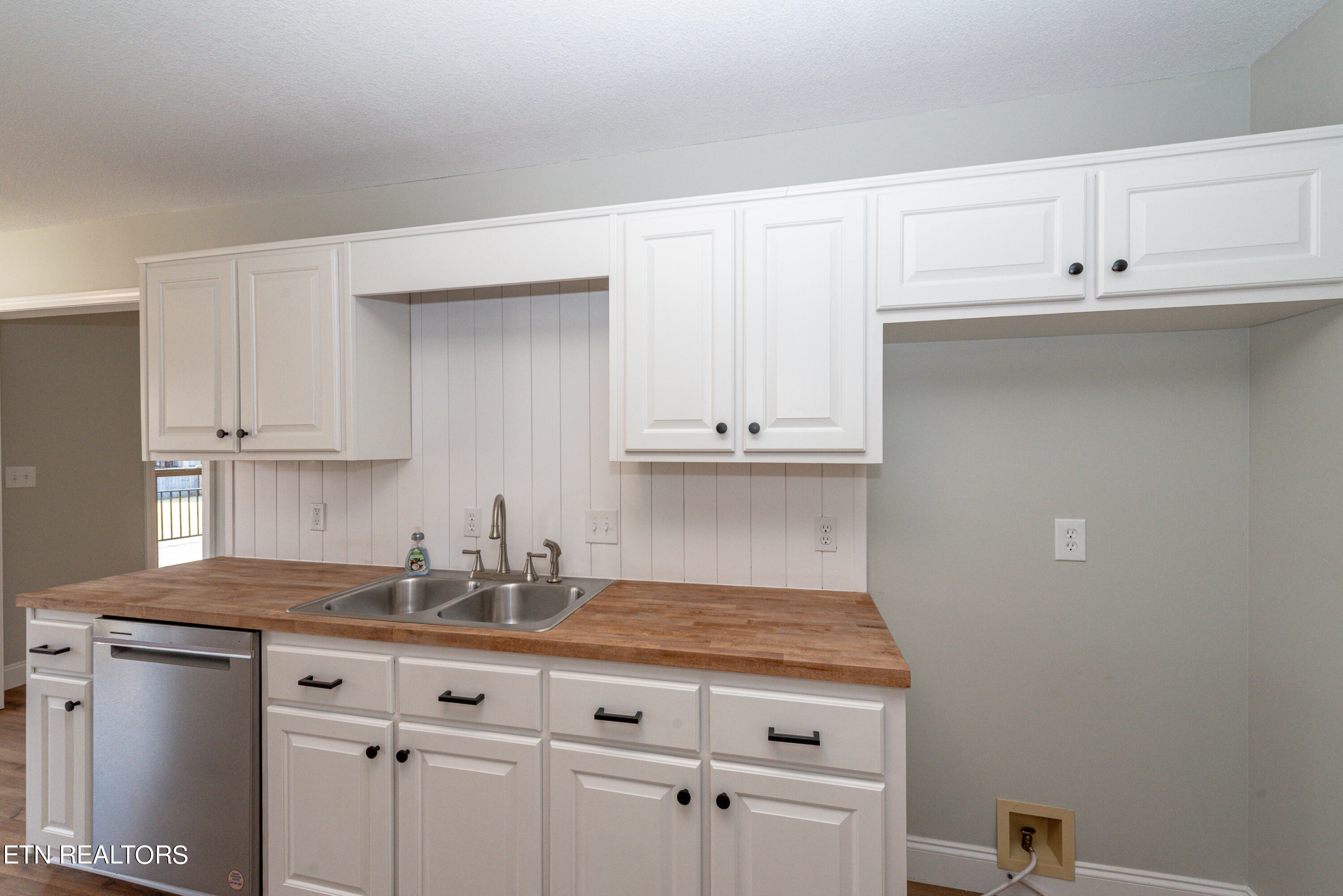 1828 Westcliff Drive