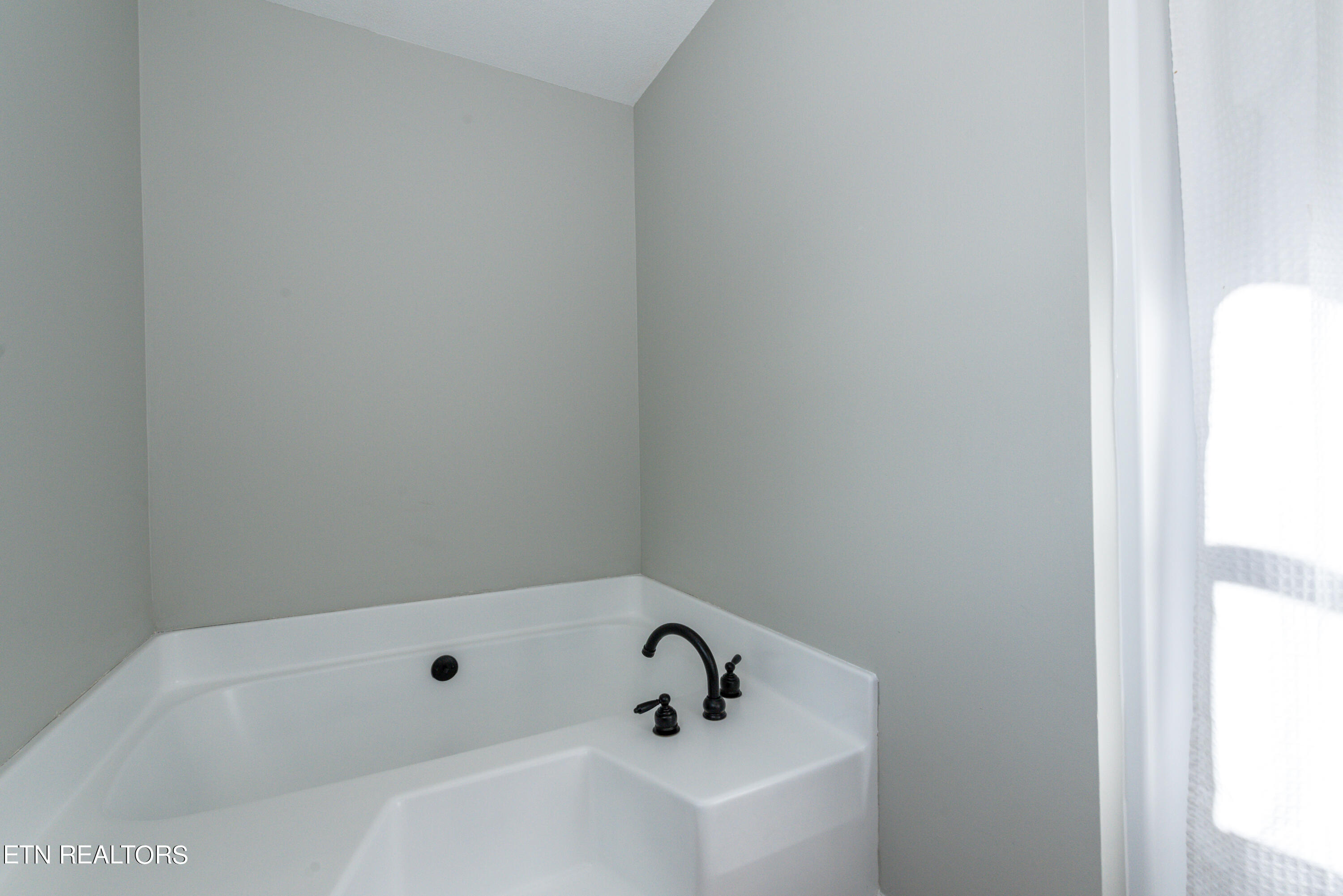 1828 Westcliff Drive