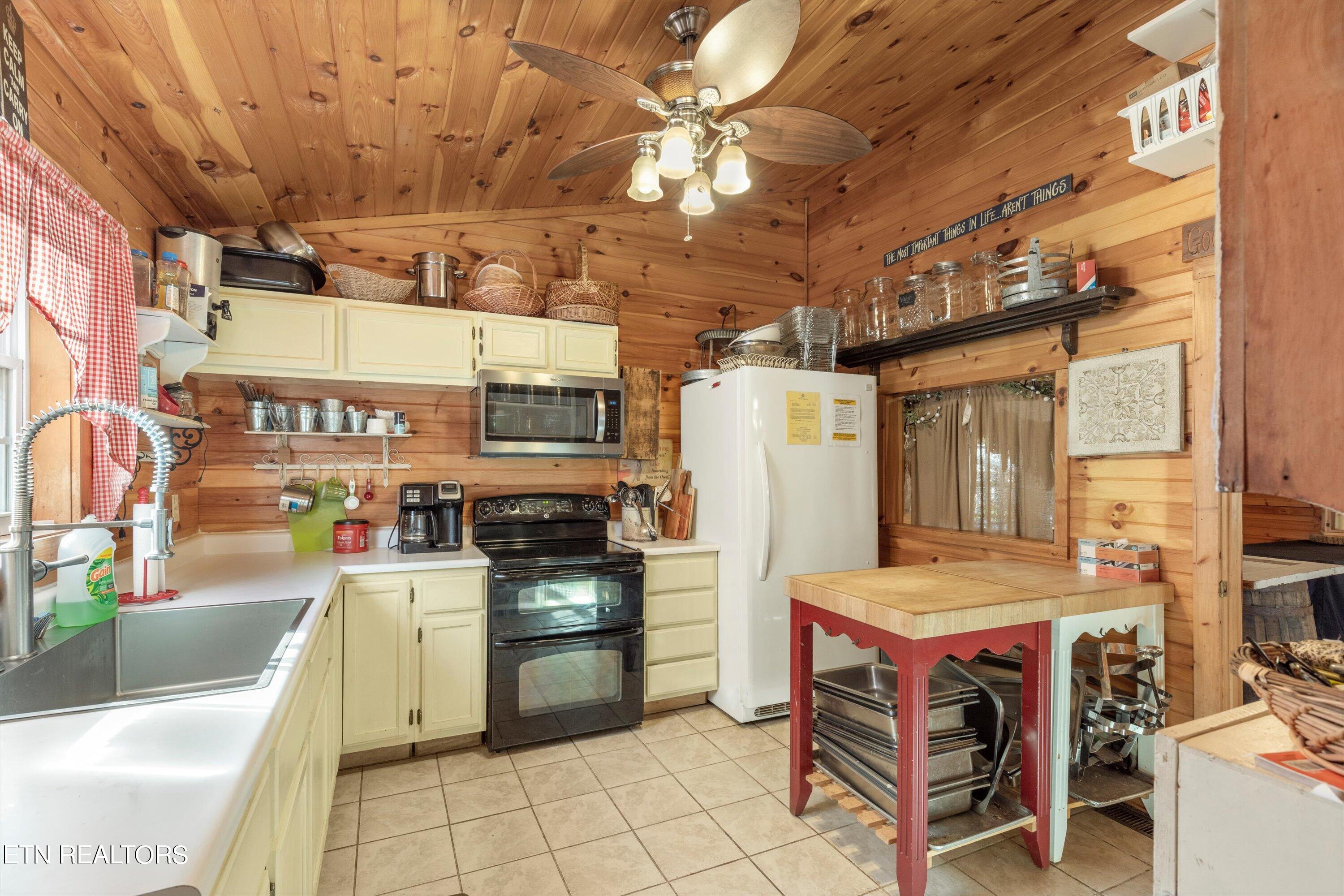 1335 W Millers Cove Rd