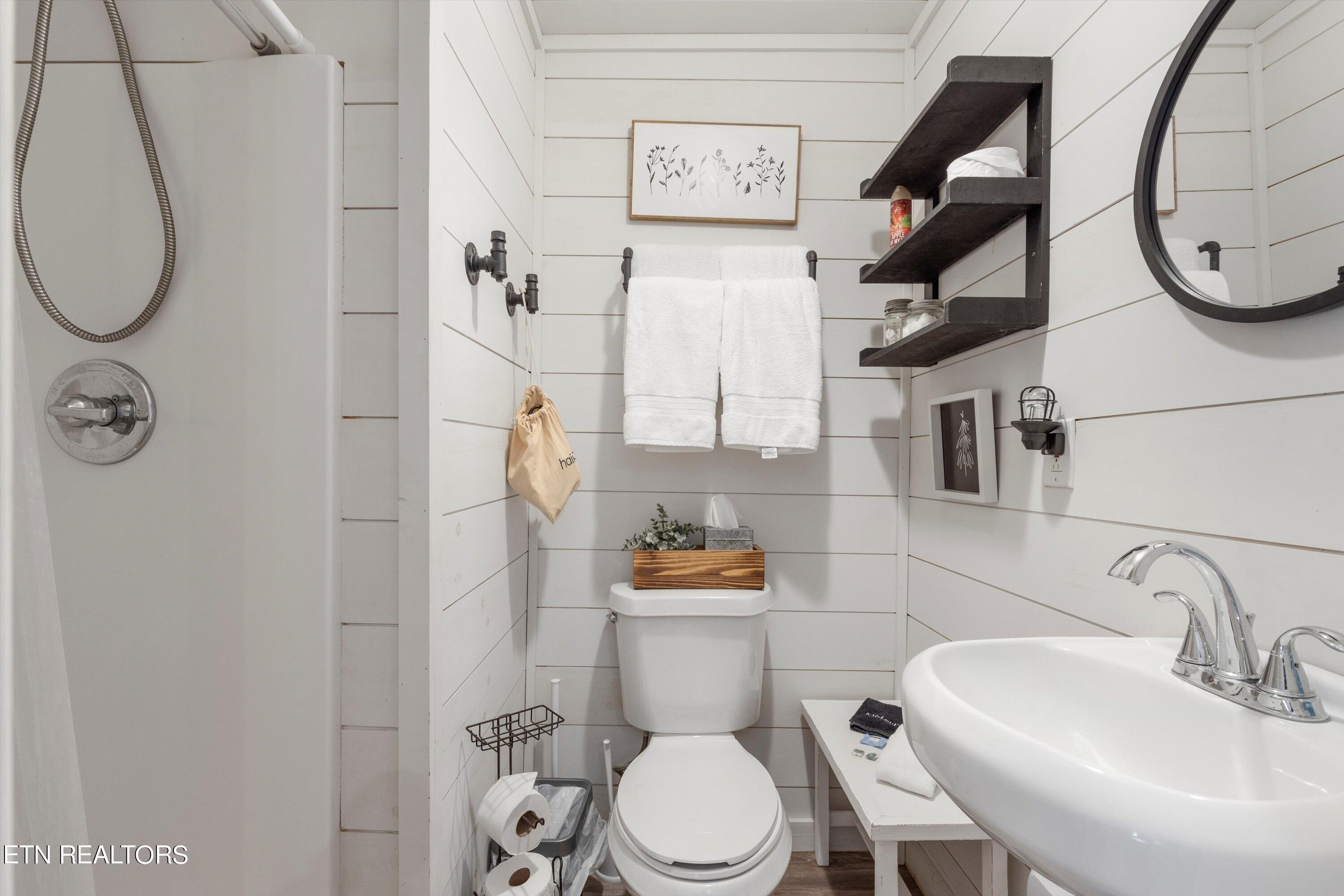 1335 W Millers Cove Rd