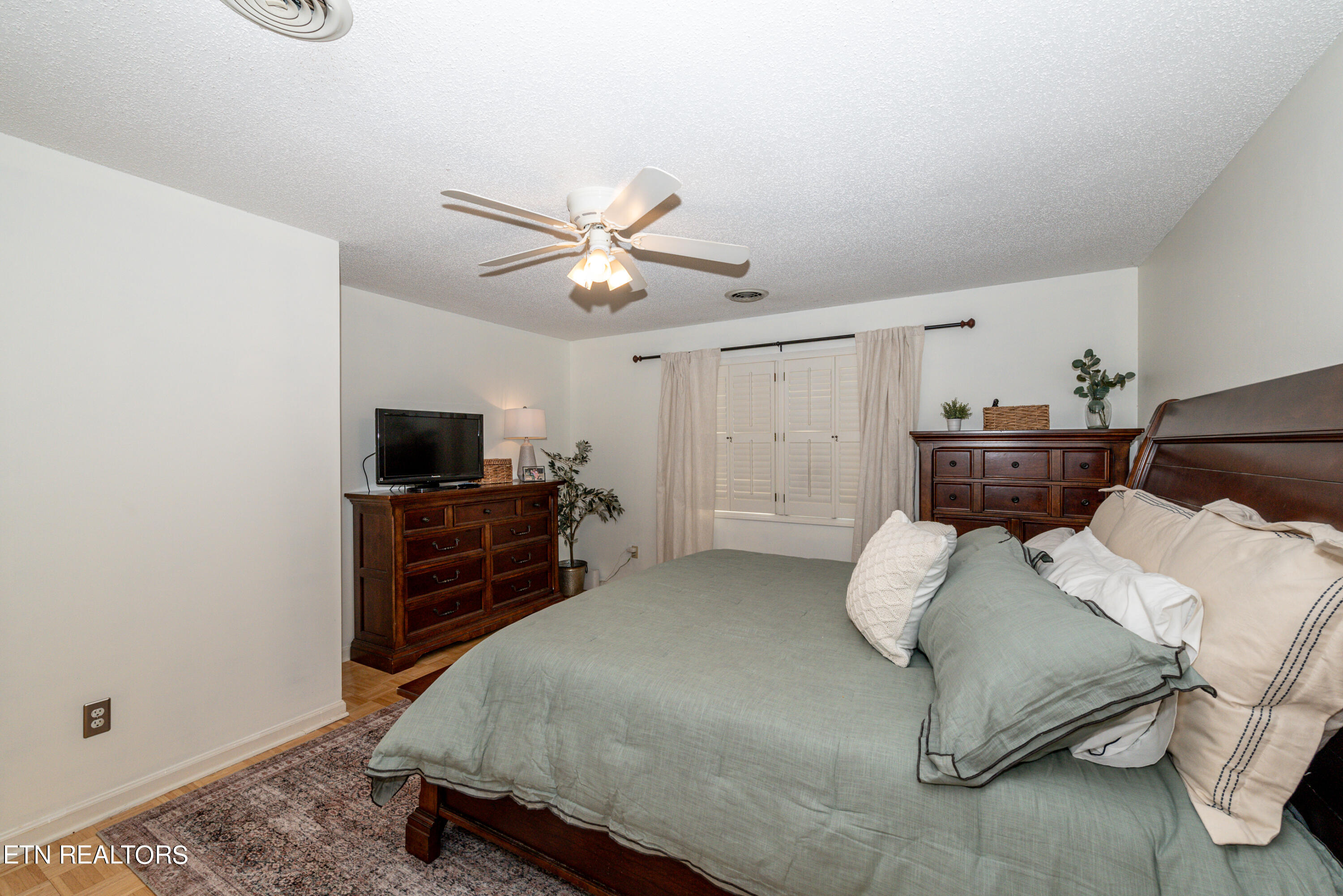 702 Knights Bridge Rd