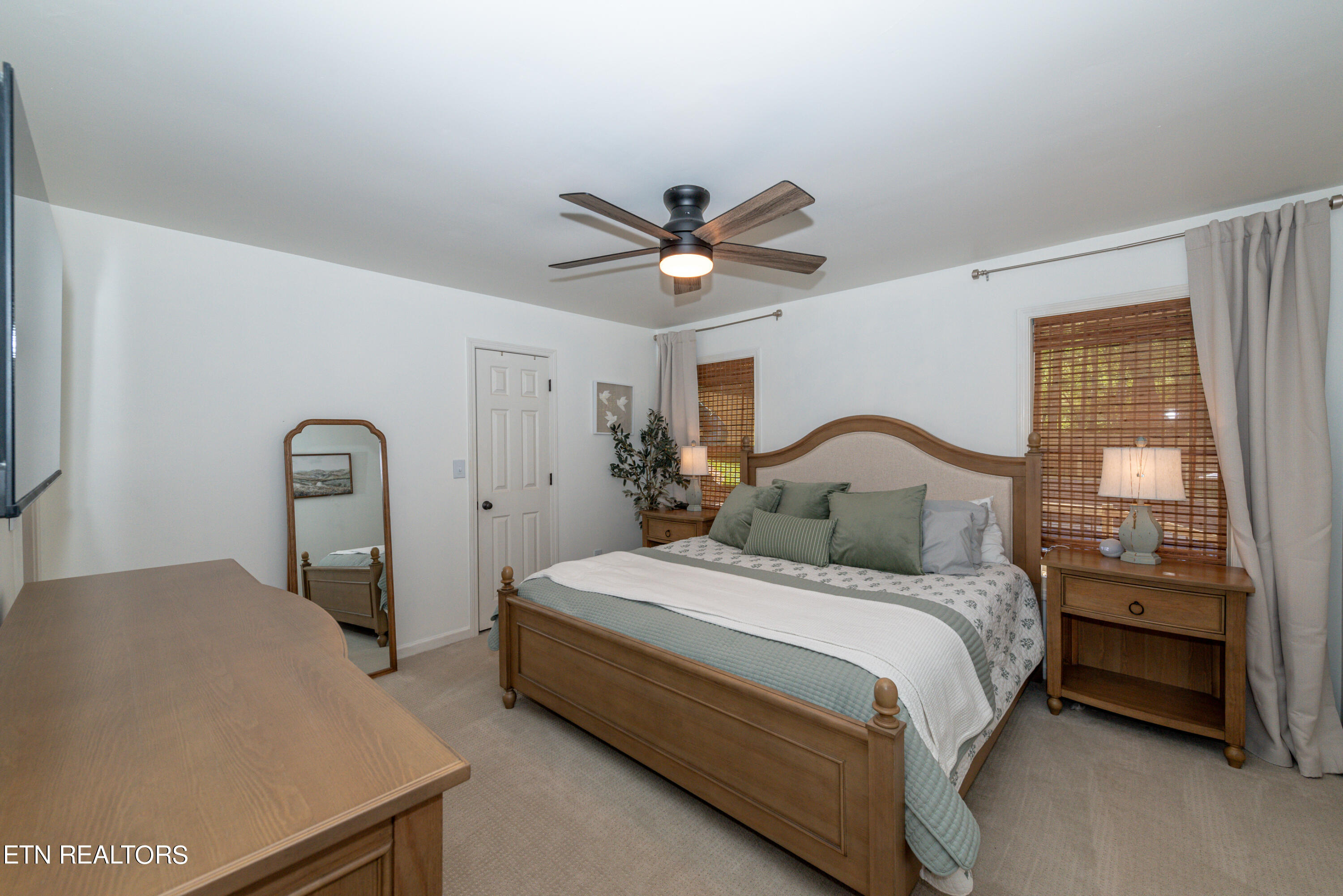 702 Knights Bridge Rd