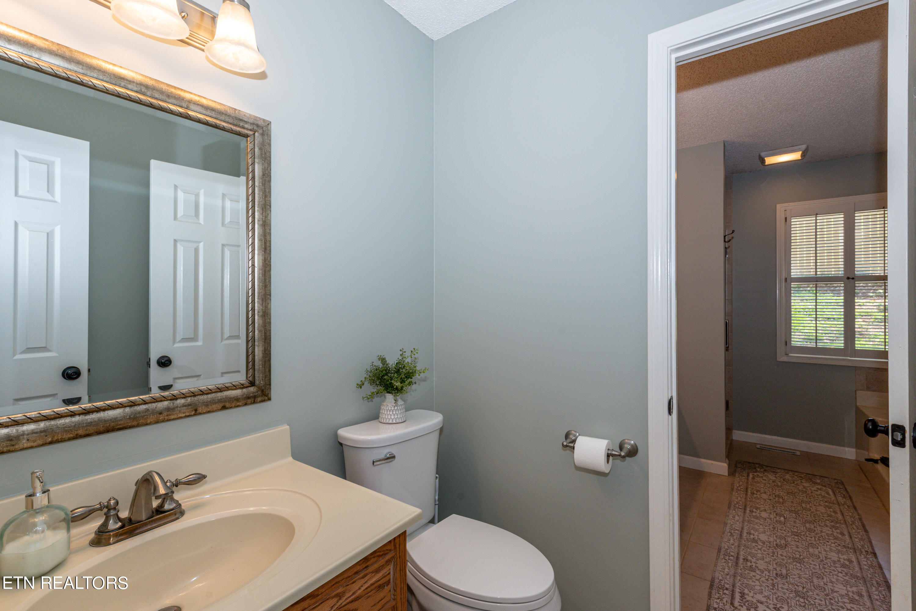 702 Knights Bridge Rd