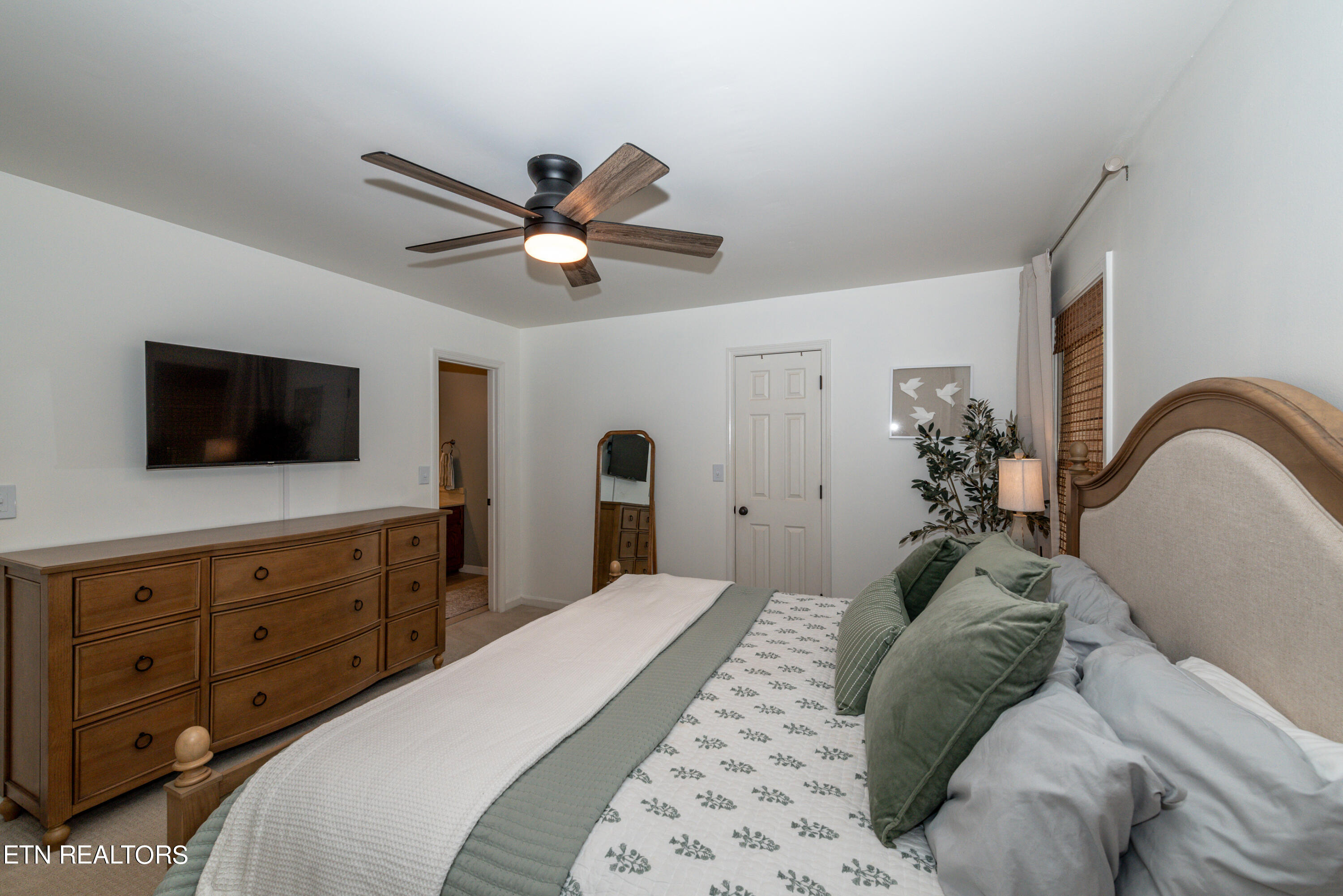 702 Knights Bridge Rd