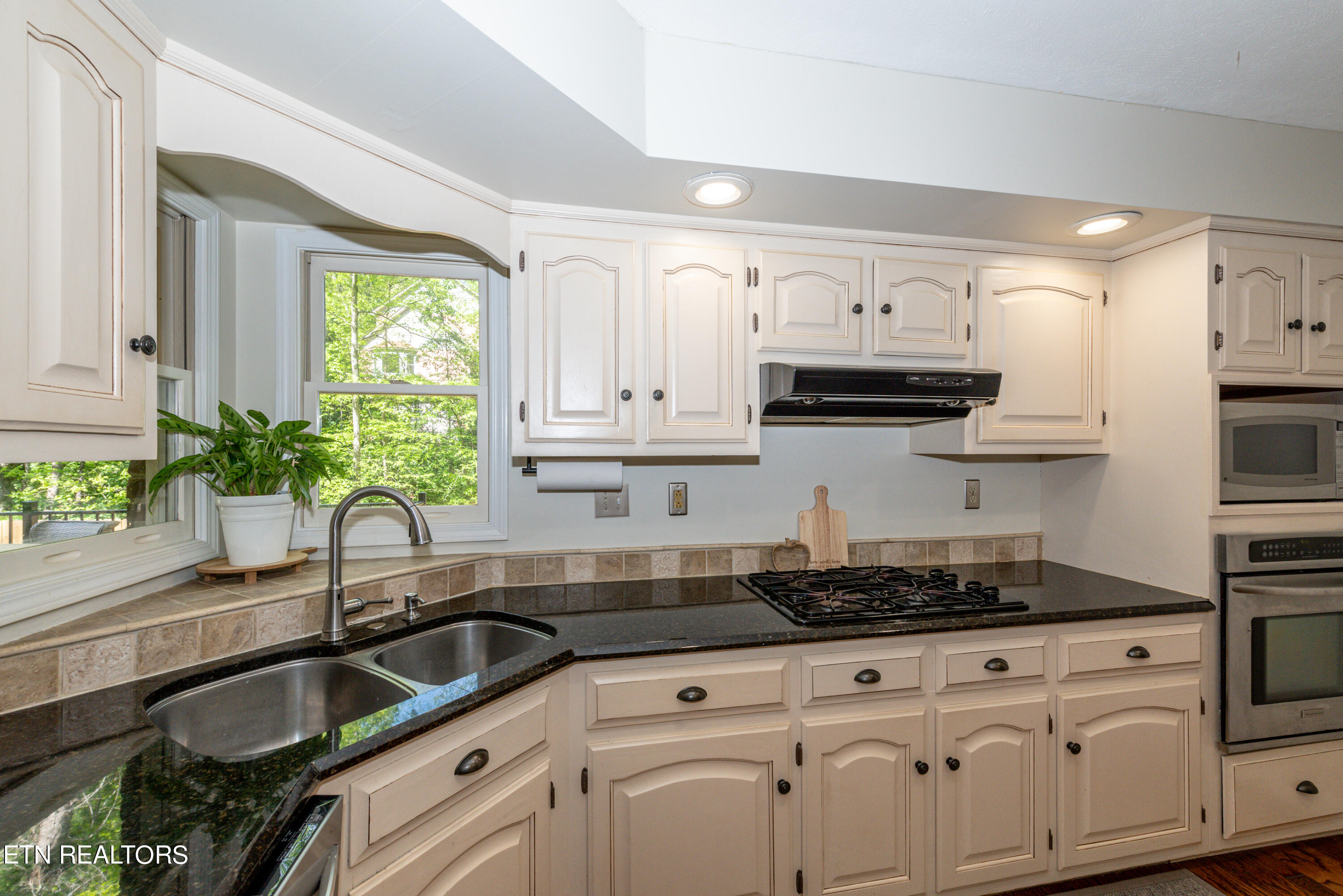 702 Knights Bridge Rd