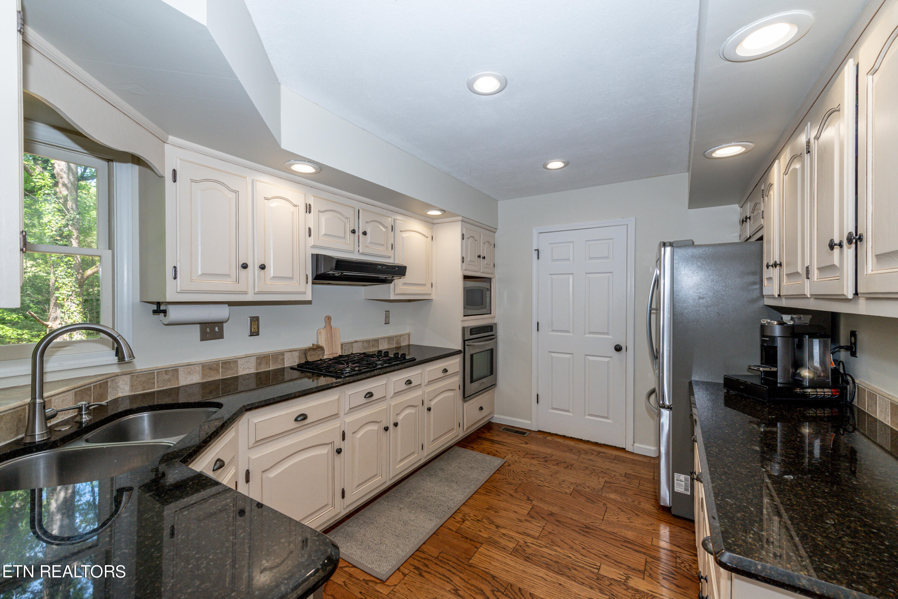 702 Knights Bridge Rd