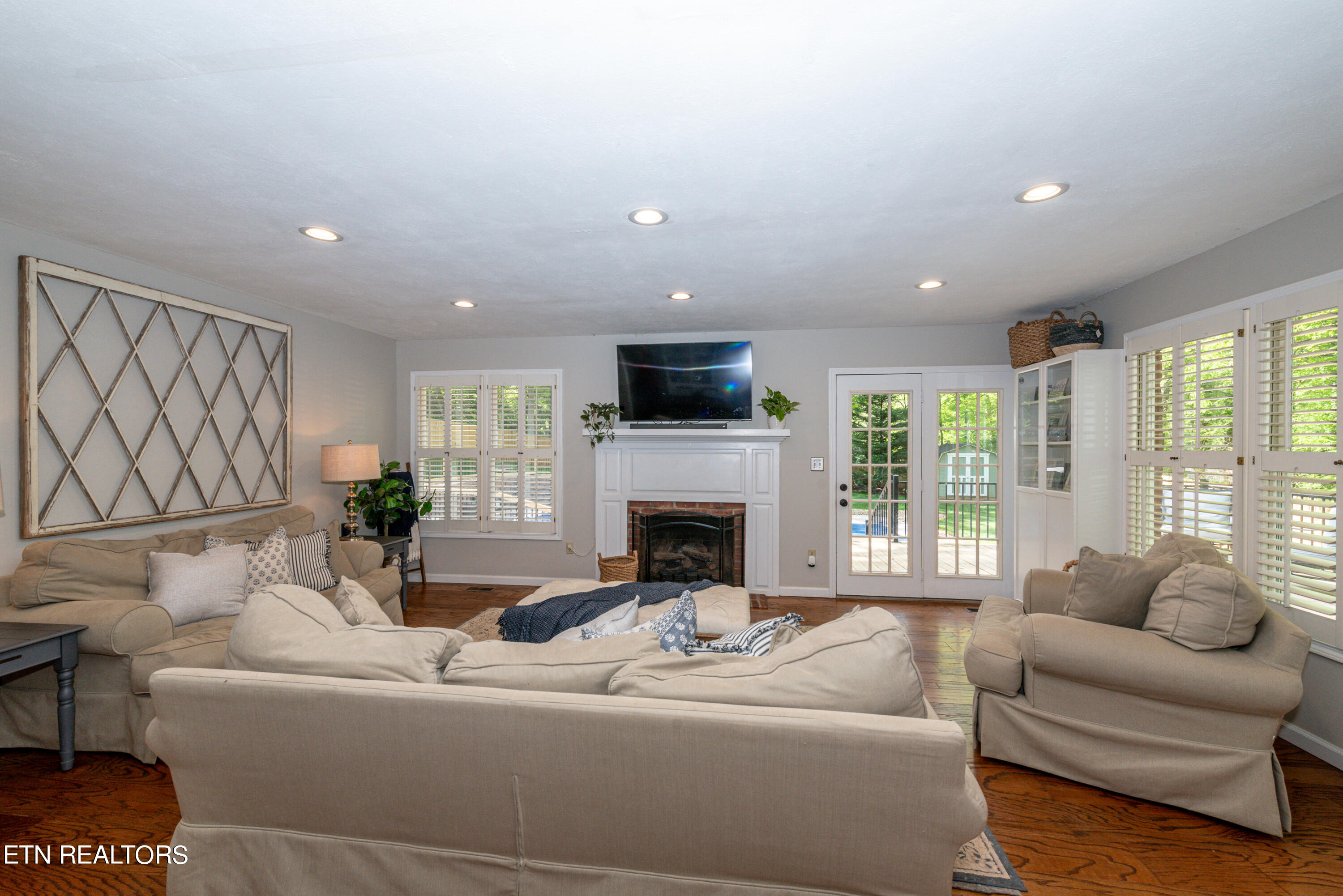 702 Knights Bridge Rd