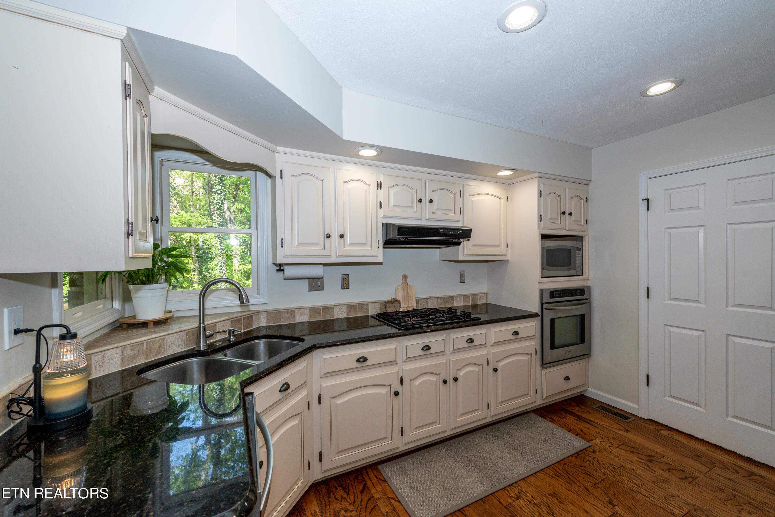 702 Knights Bridge Rd