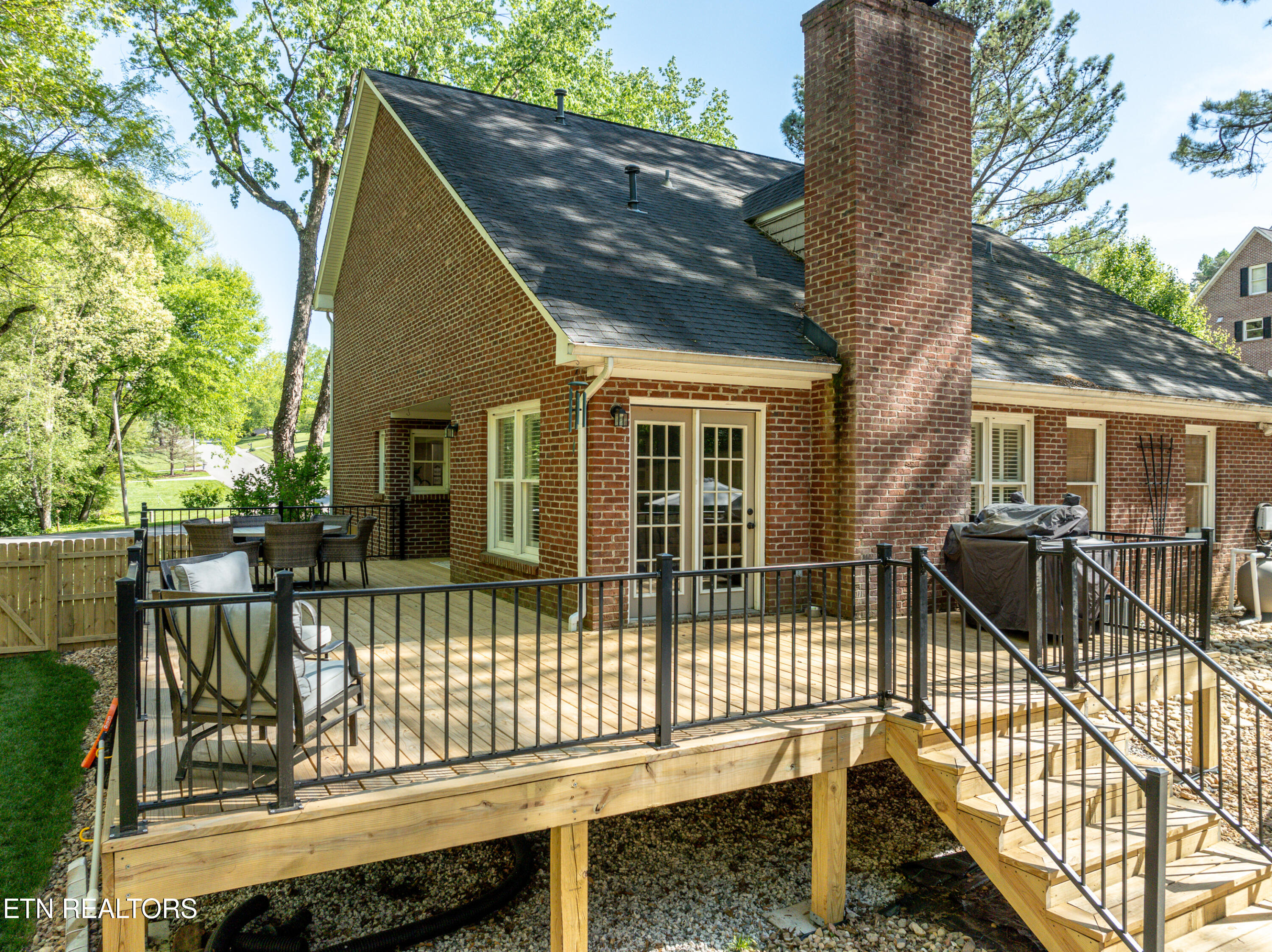 702 Knights Bridge Rd